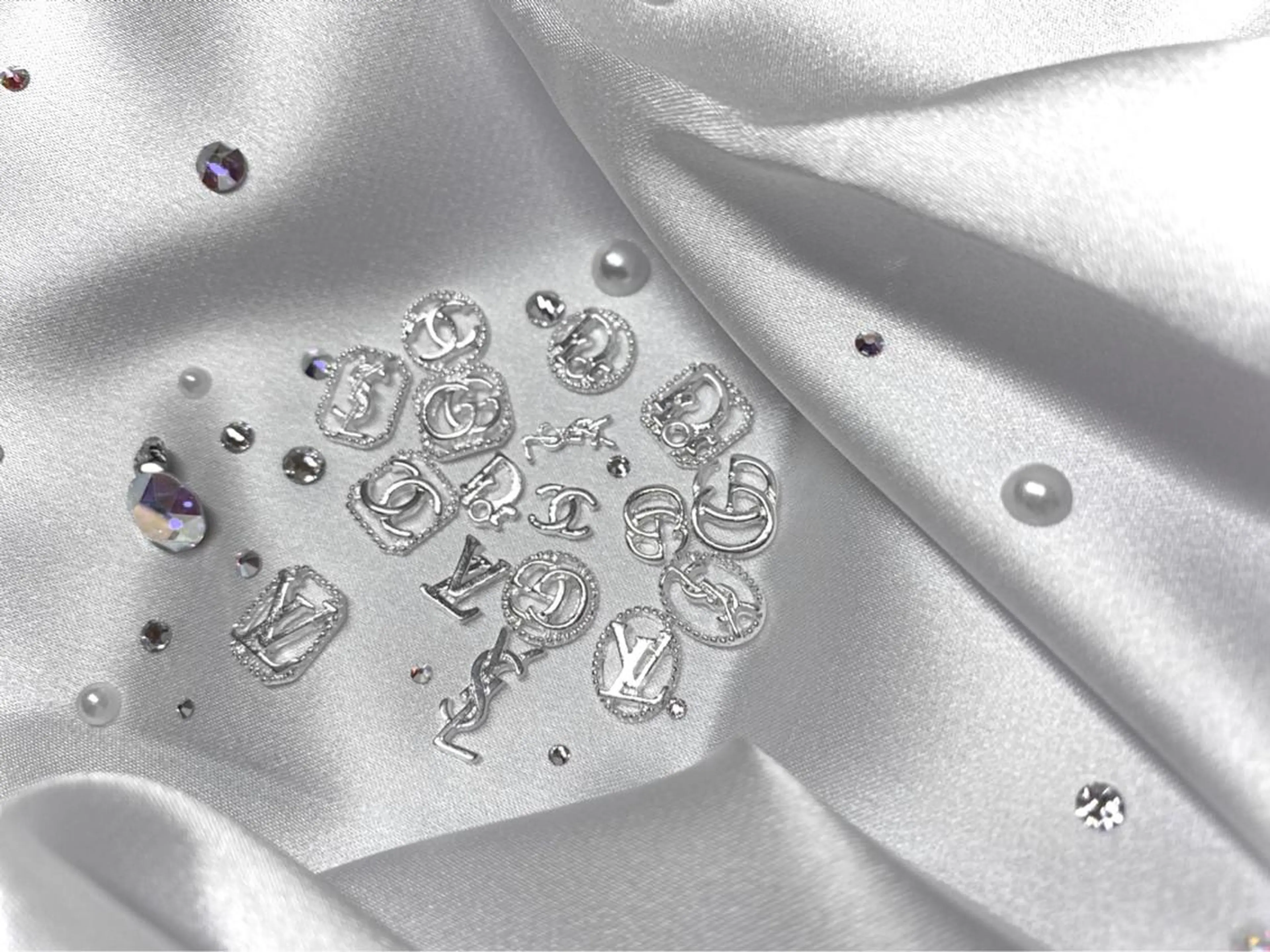 ネイル ちゅるんネイル🪄 耳ツボジュエリー🔗のネイルデザイン