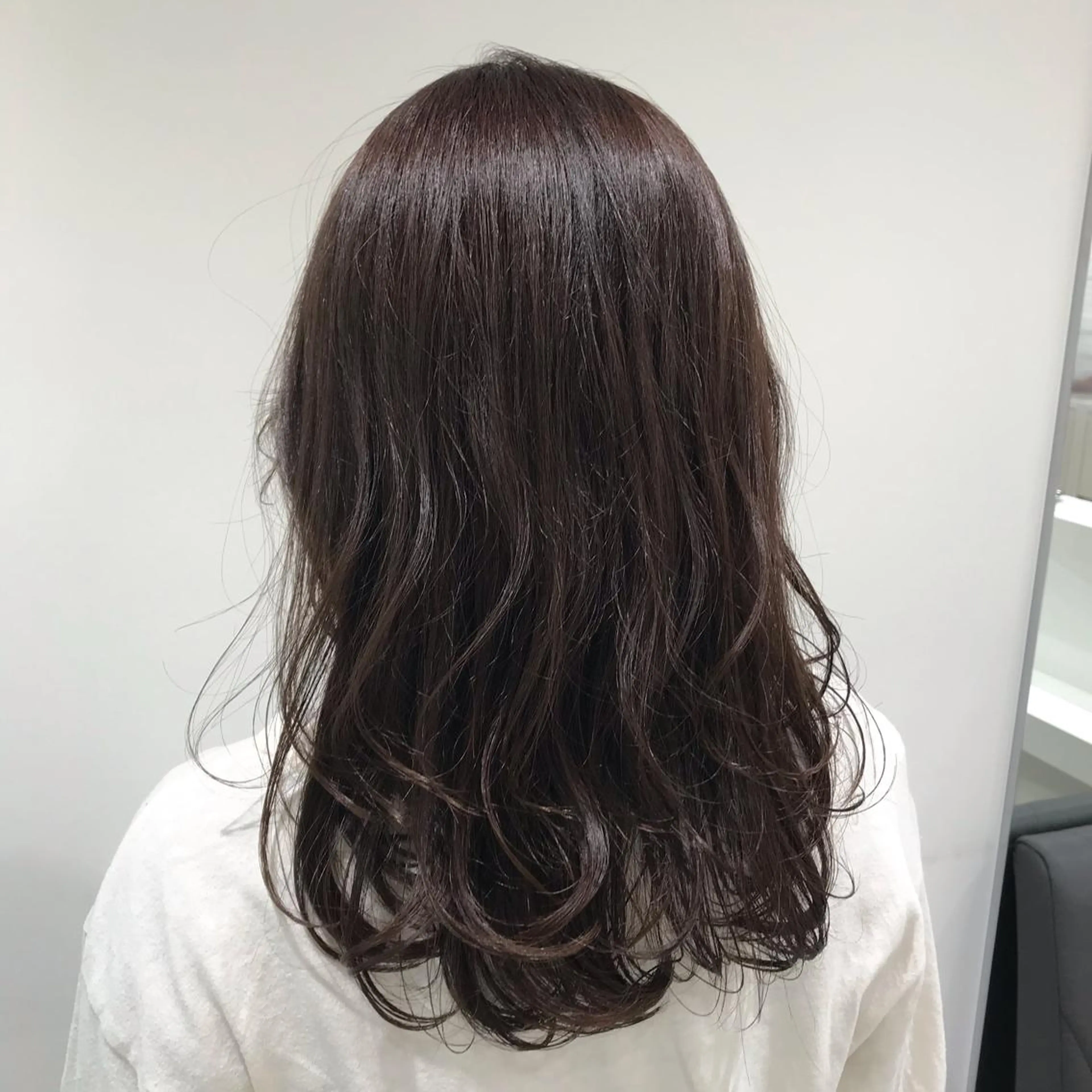 セミロング カラー 透明感カラー グレージュ イルミナカラー ラベンダーカラー ラベンダーグレージュ カット ヘアカラー トリートメント 暖色カラー🌹 中山由梨のヘアスタイル