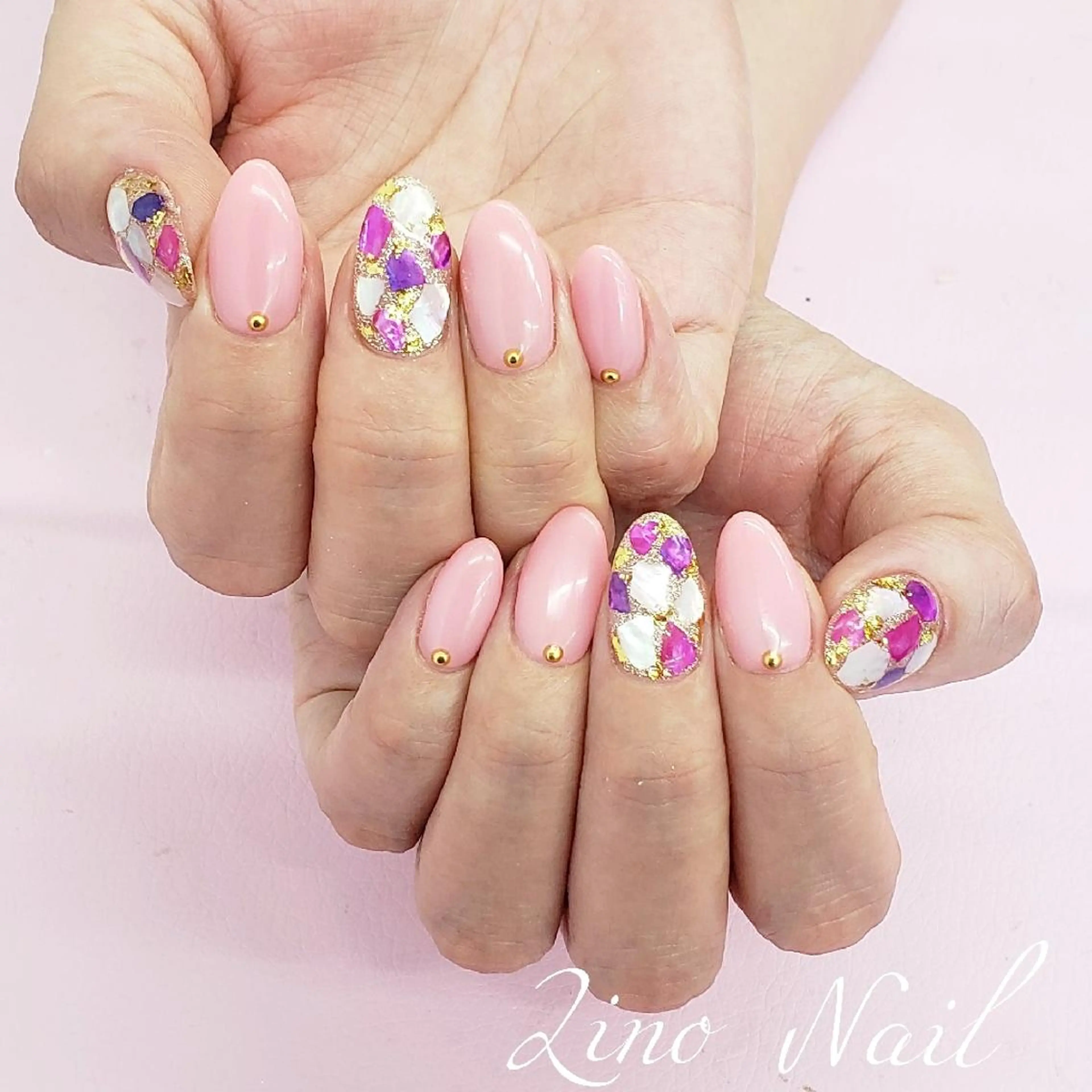 ネイル カジュアル ジェルネイル ゴールド キラキラネイル 持ち込み ハンドネイル Lino Nailのネイルデザイン