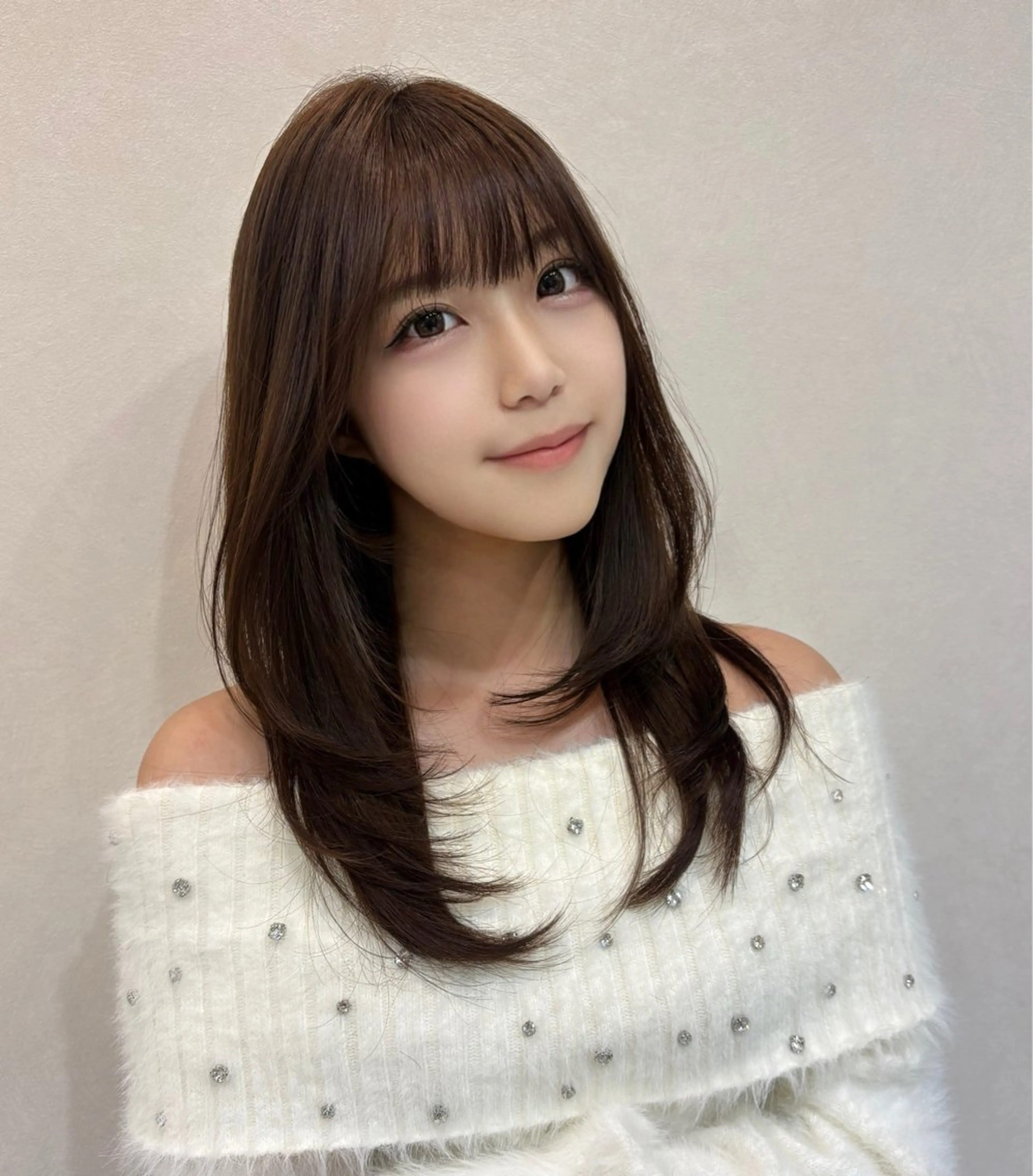 セミロング 𝑦𝑢𝑟𝑖𝑎 MIRAのヘアスタイル