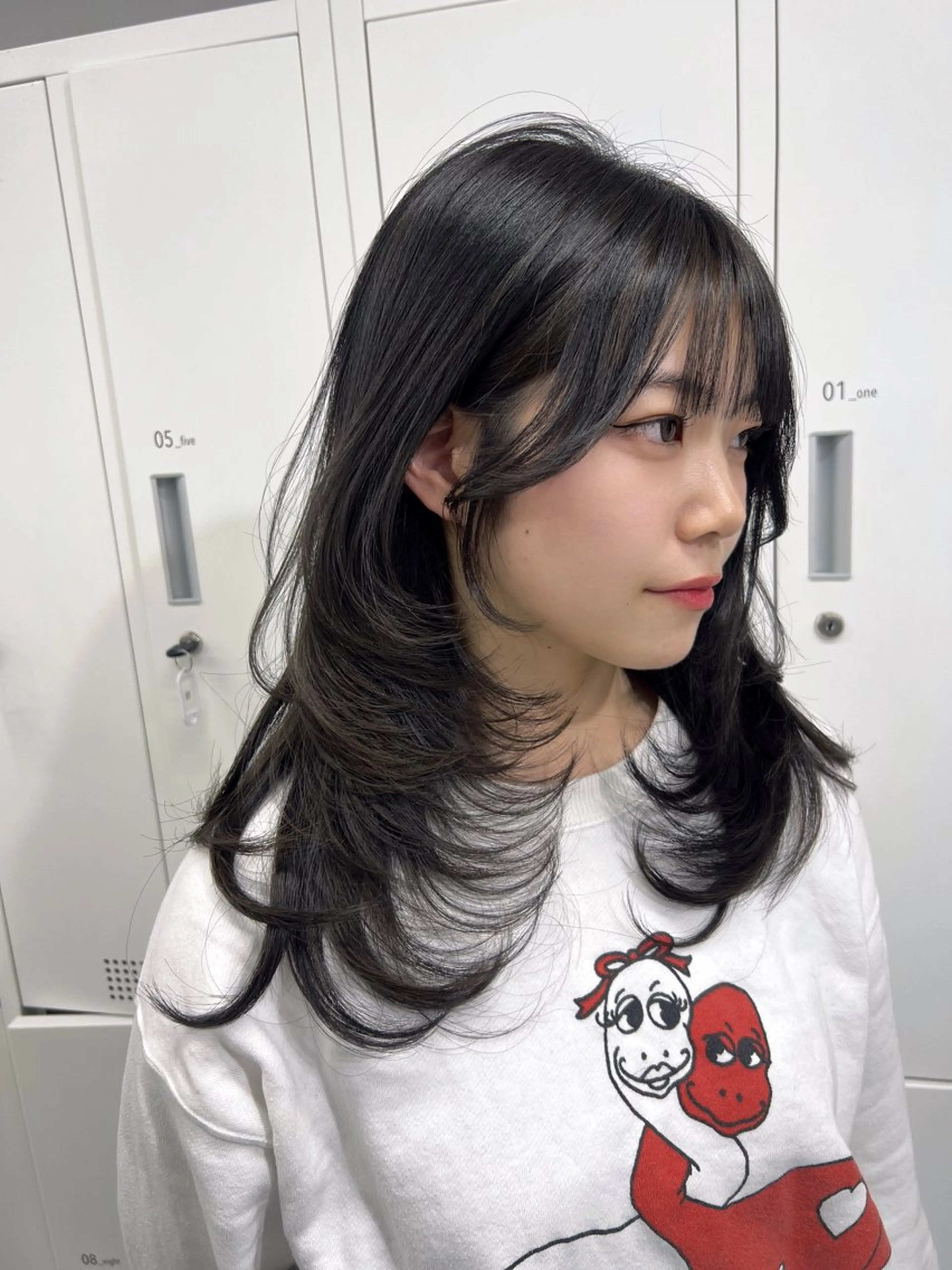 セミロング カット ヘアカラー トリートメント maya レイヤーカットのヘアスタイル