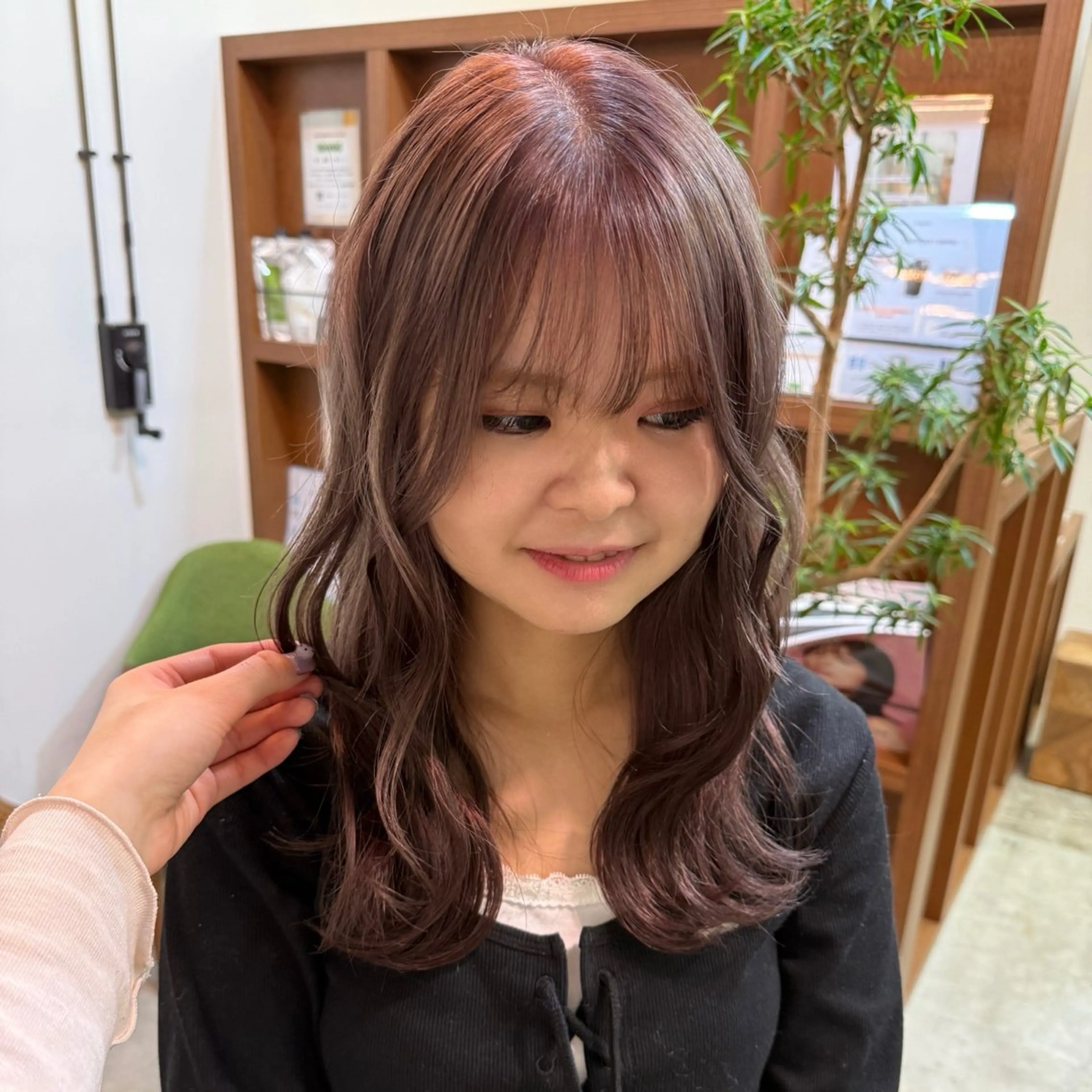 セミロング カラー ブリーチ ヘアカラー トリートメント shin enom yuukaのヘアスタイル