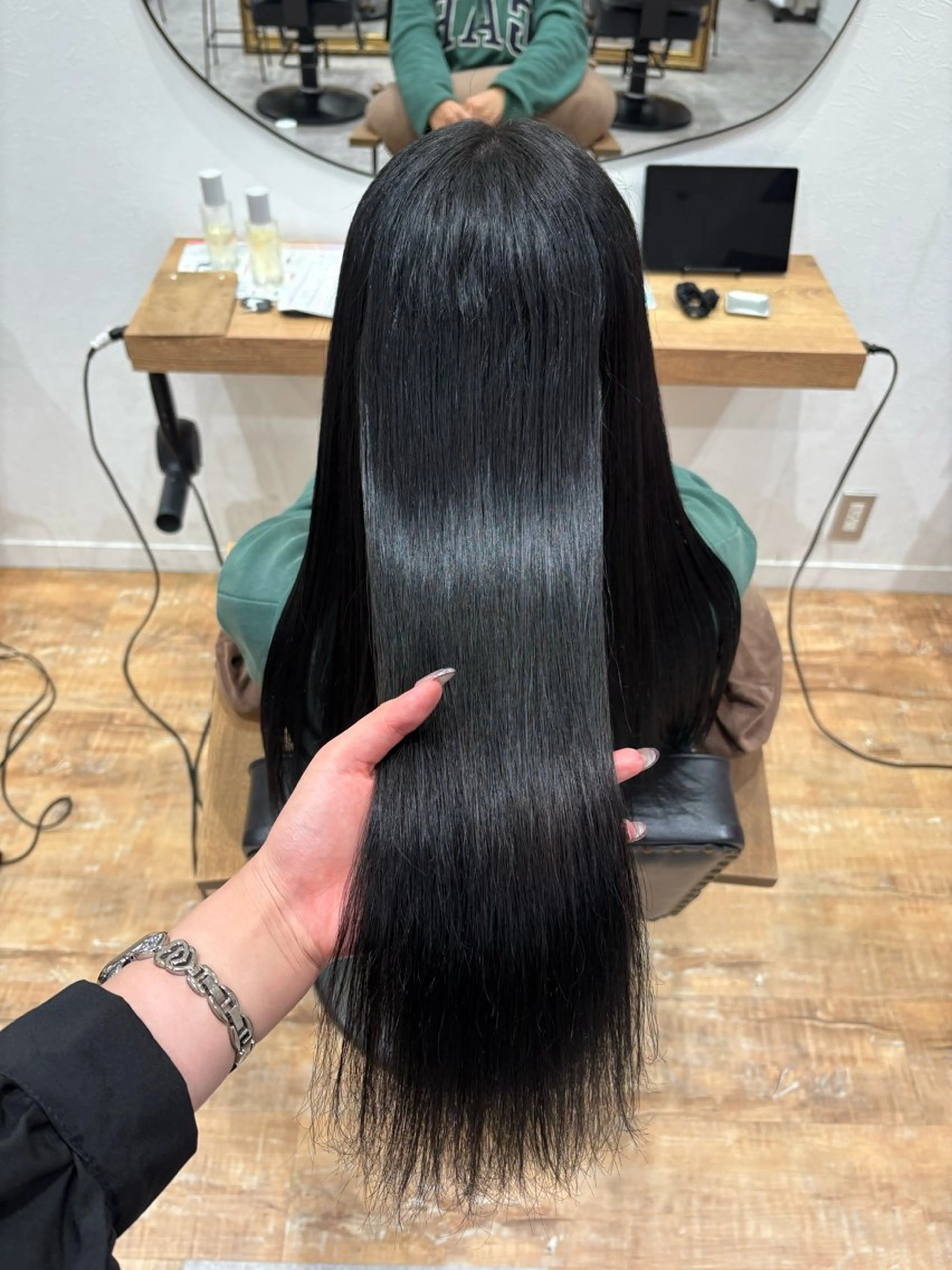 【韓国風ツヤツヤ黒髪にしたい方】コリアンブラック🐈⬛➕クイックトリートメント💫の写真