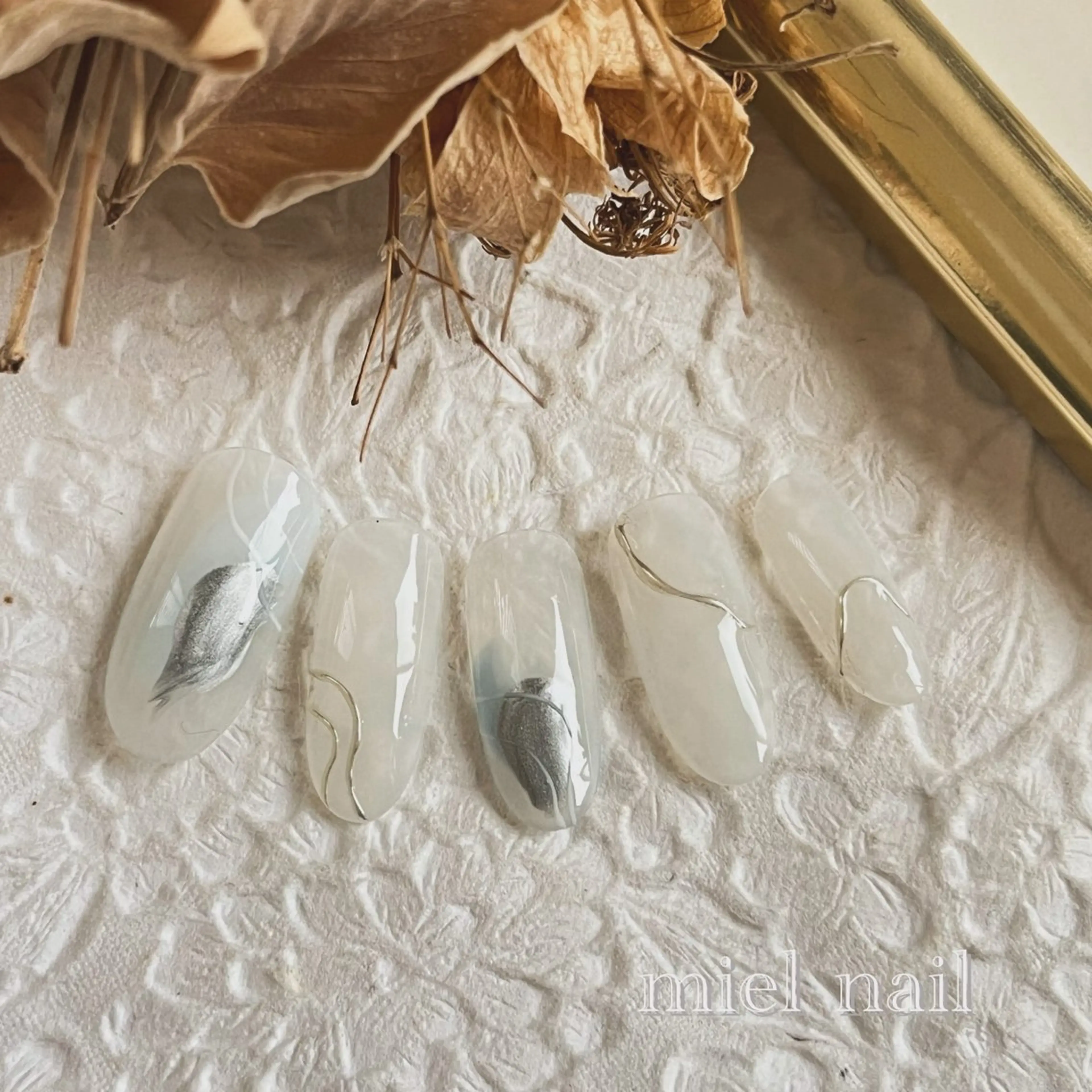 ネイル ミラーネイル ニュアンスネイル シルバー 春ネイル ハンドネイル miel nailのネイルデザイン