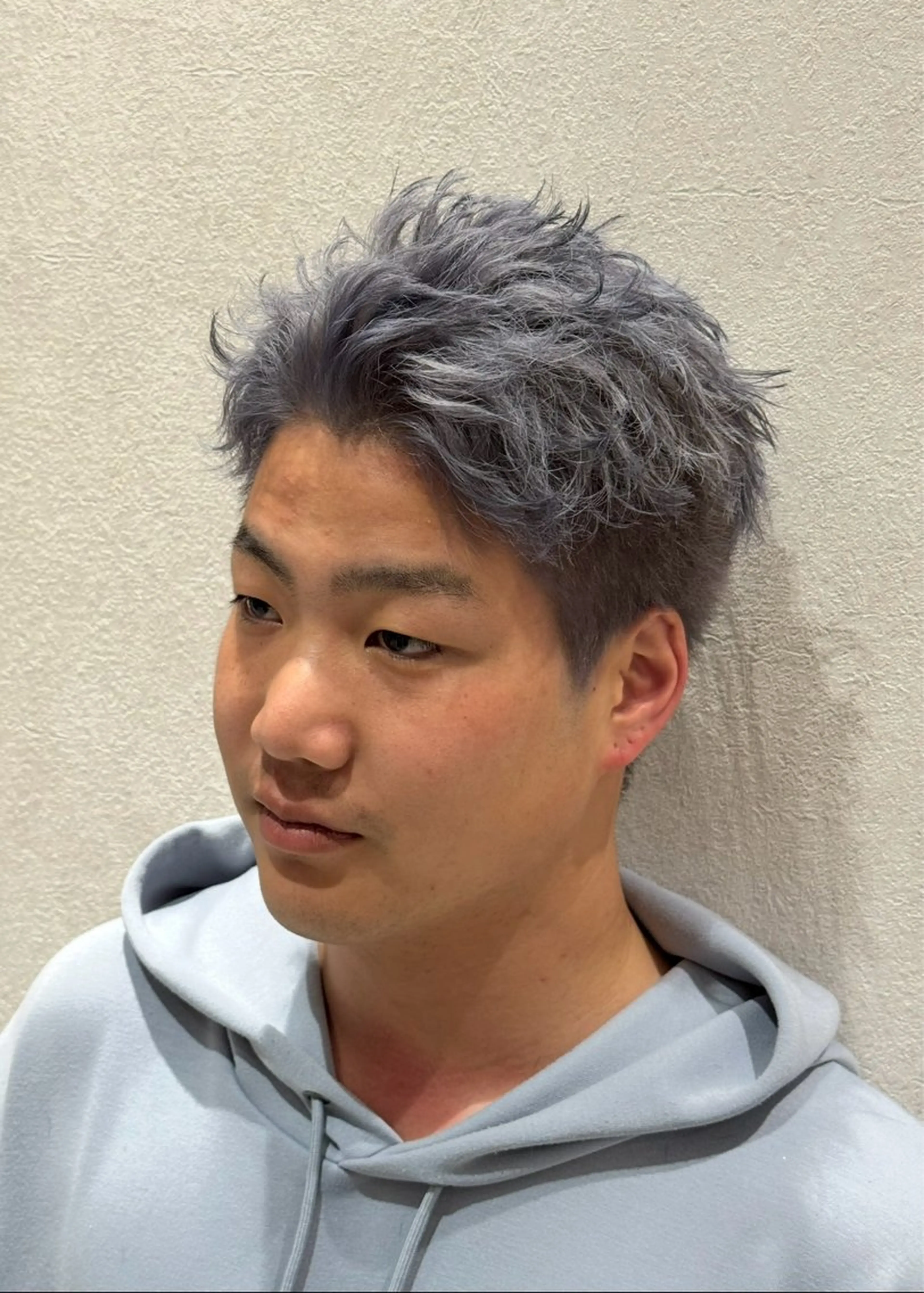 カラー ダブルカラー シルバー ヘアカラー 保坂 瞭のヘアスタイル