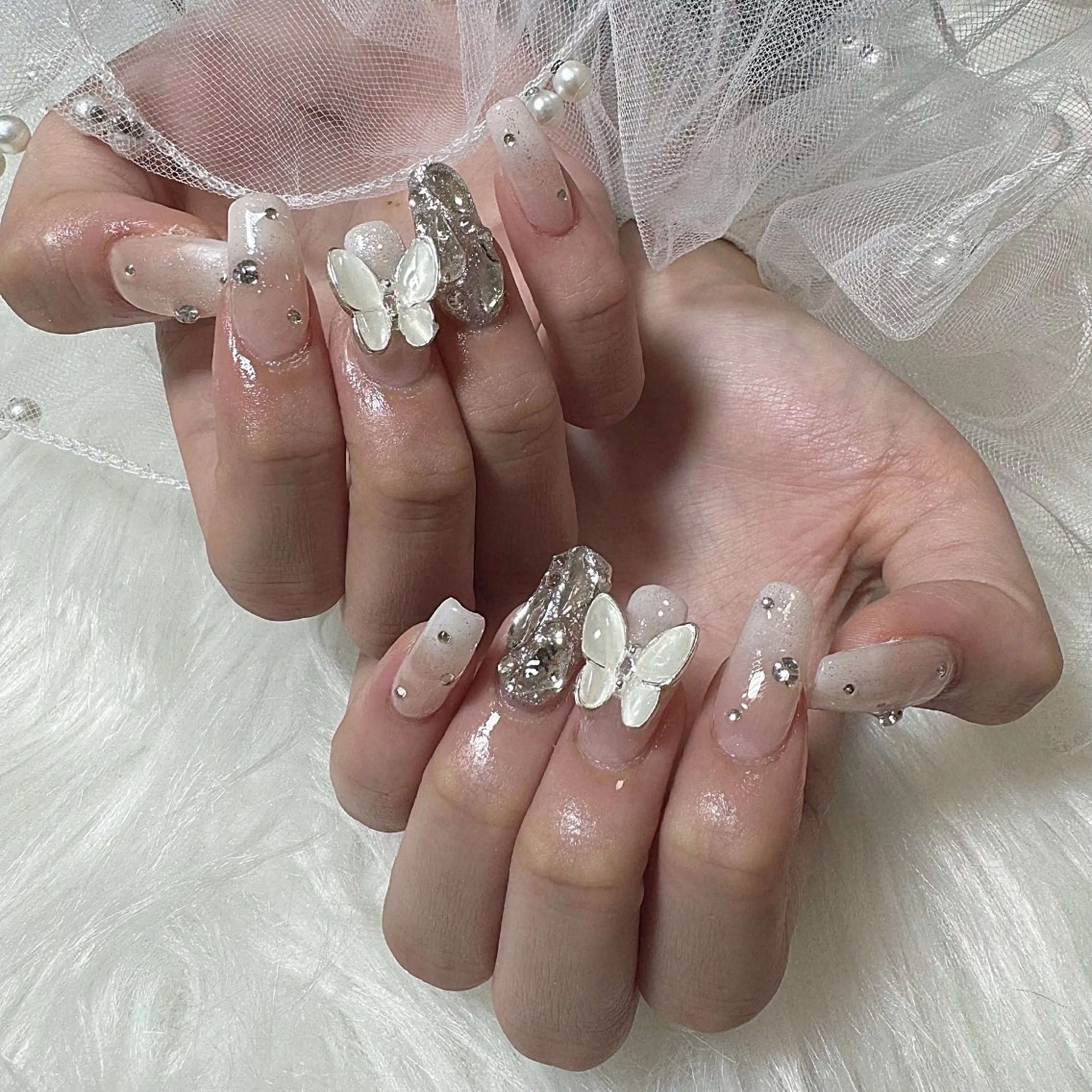 ネイル ハンドネイル シュシュ 🎀 girly nailのネイルデザイン