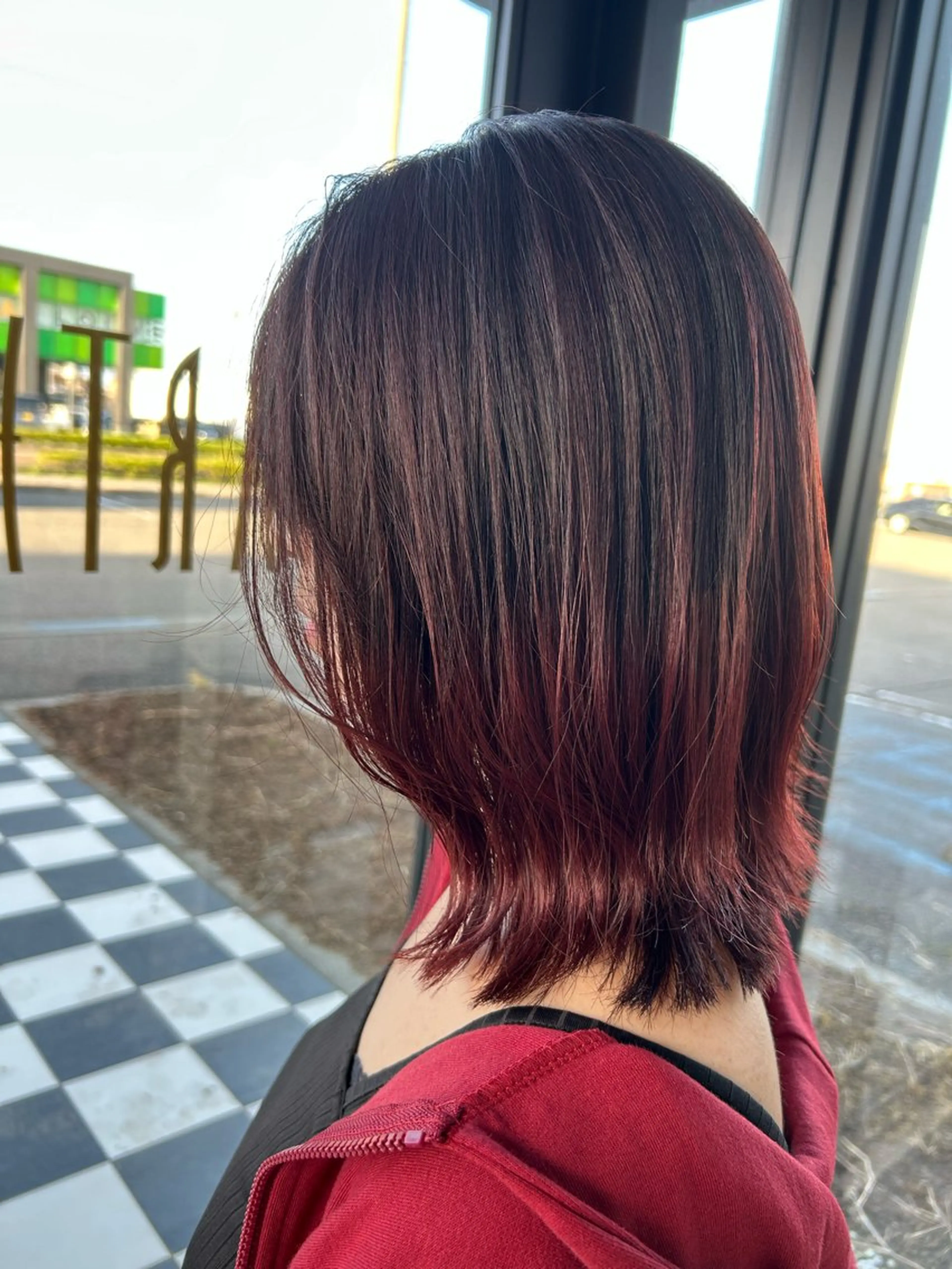 ミディアム 海外カラー白髪ぼかし ティファニーサユリのヘアスタイル