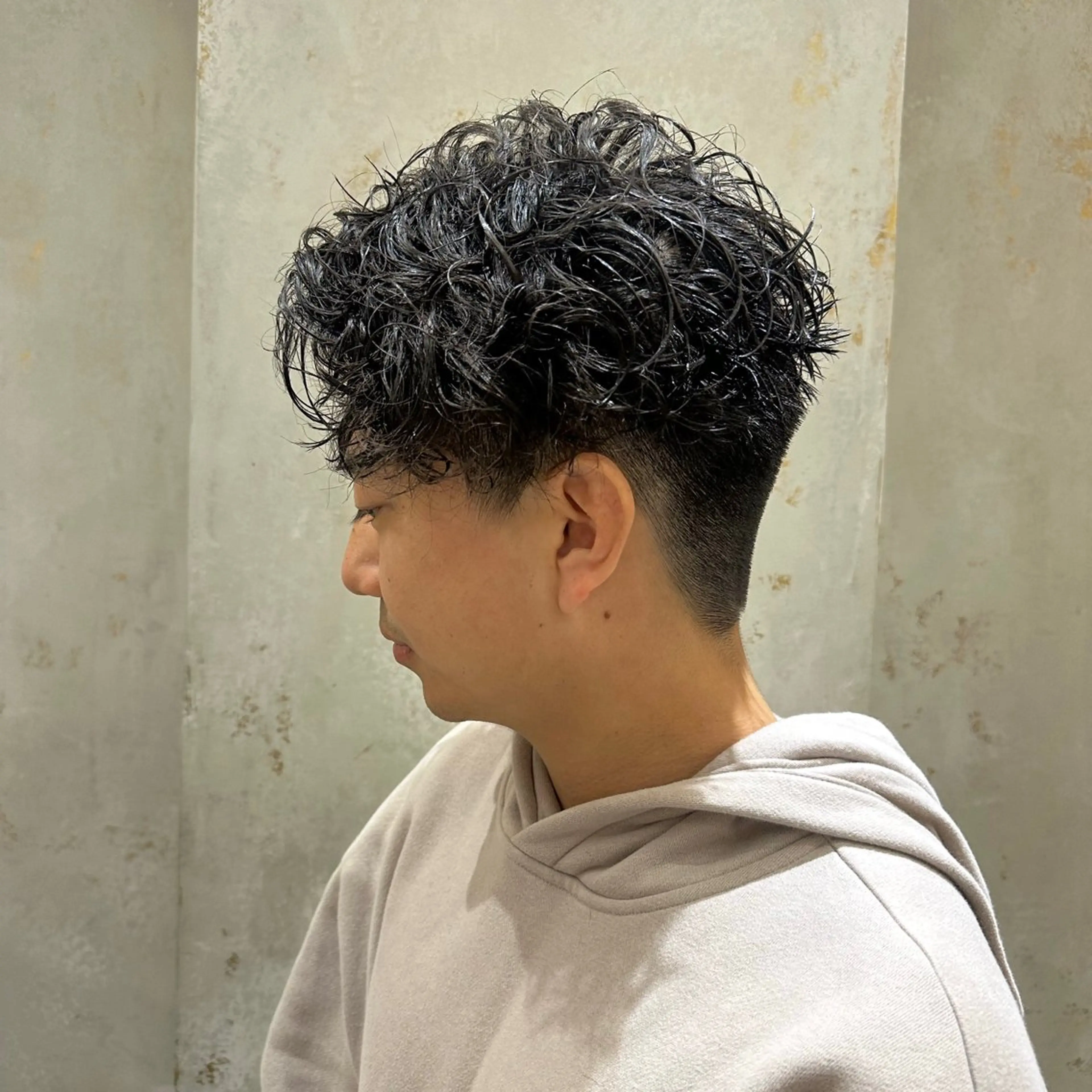 ショート カラー パーマ メンズ カルマパーマ メンズパーマ スペインカール ツイストスパイラルパーマ 刈り上げ 大人男子ヘア 💈メンズ特化吉田のヘアスタイル