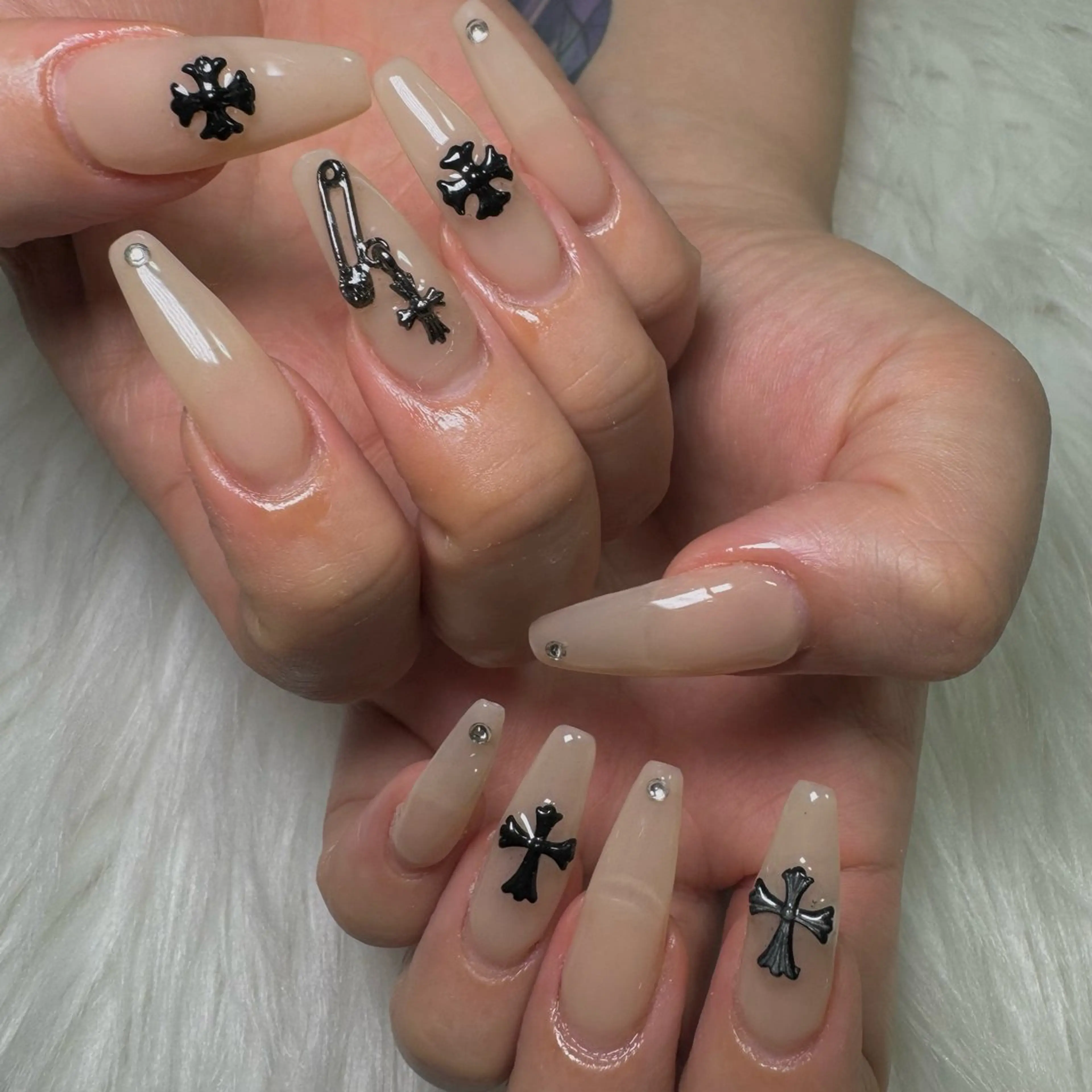ネイル 持ち込み ハンドネイル 黒川 実祐のネイルデザイン