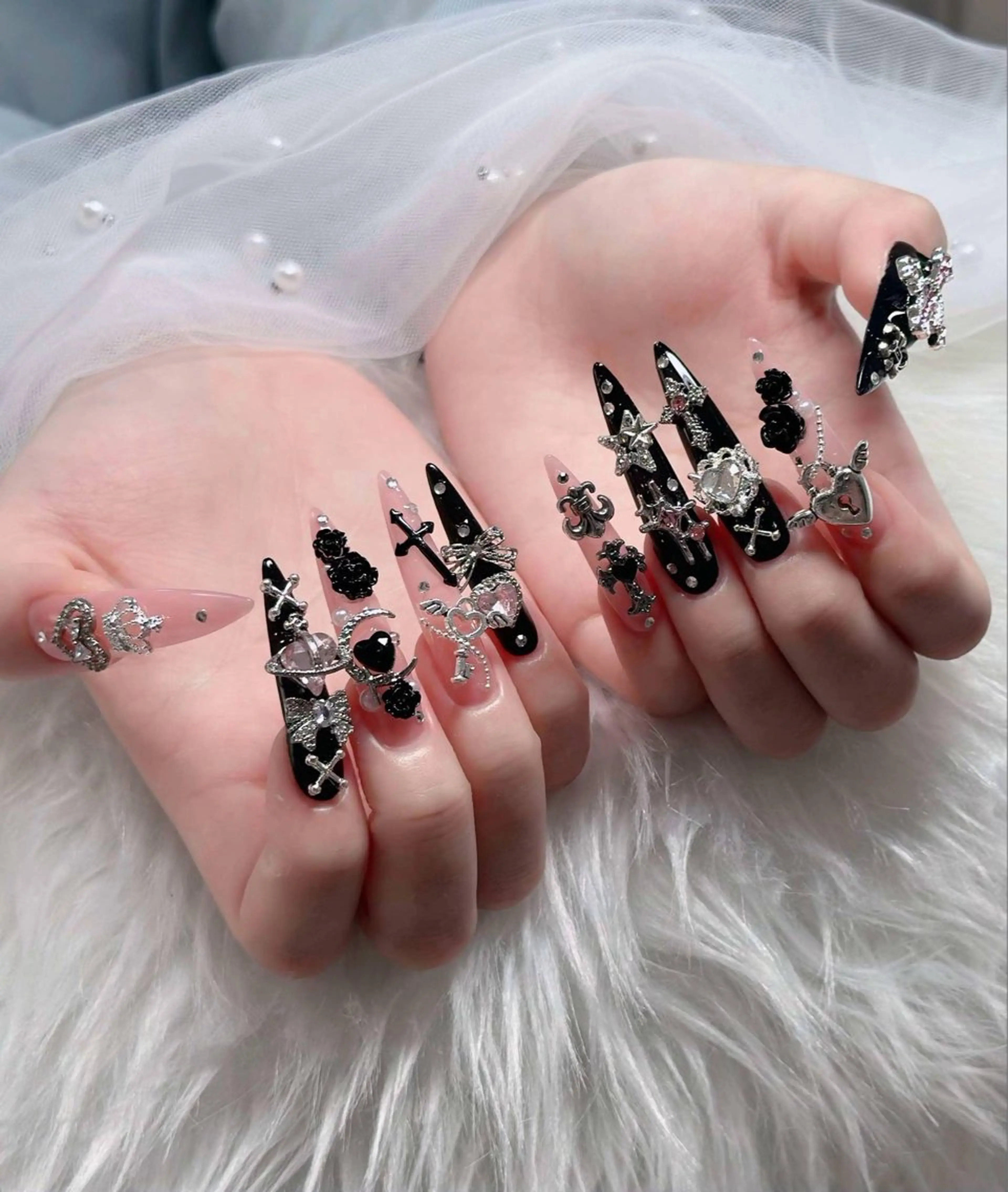 ネイル オーロラネイル フレンチネイル ジェルネイル ハロウィン キラキラネイル ハンドネイル H.baby Nail Salonのネイルデザイン