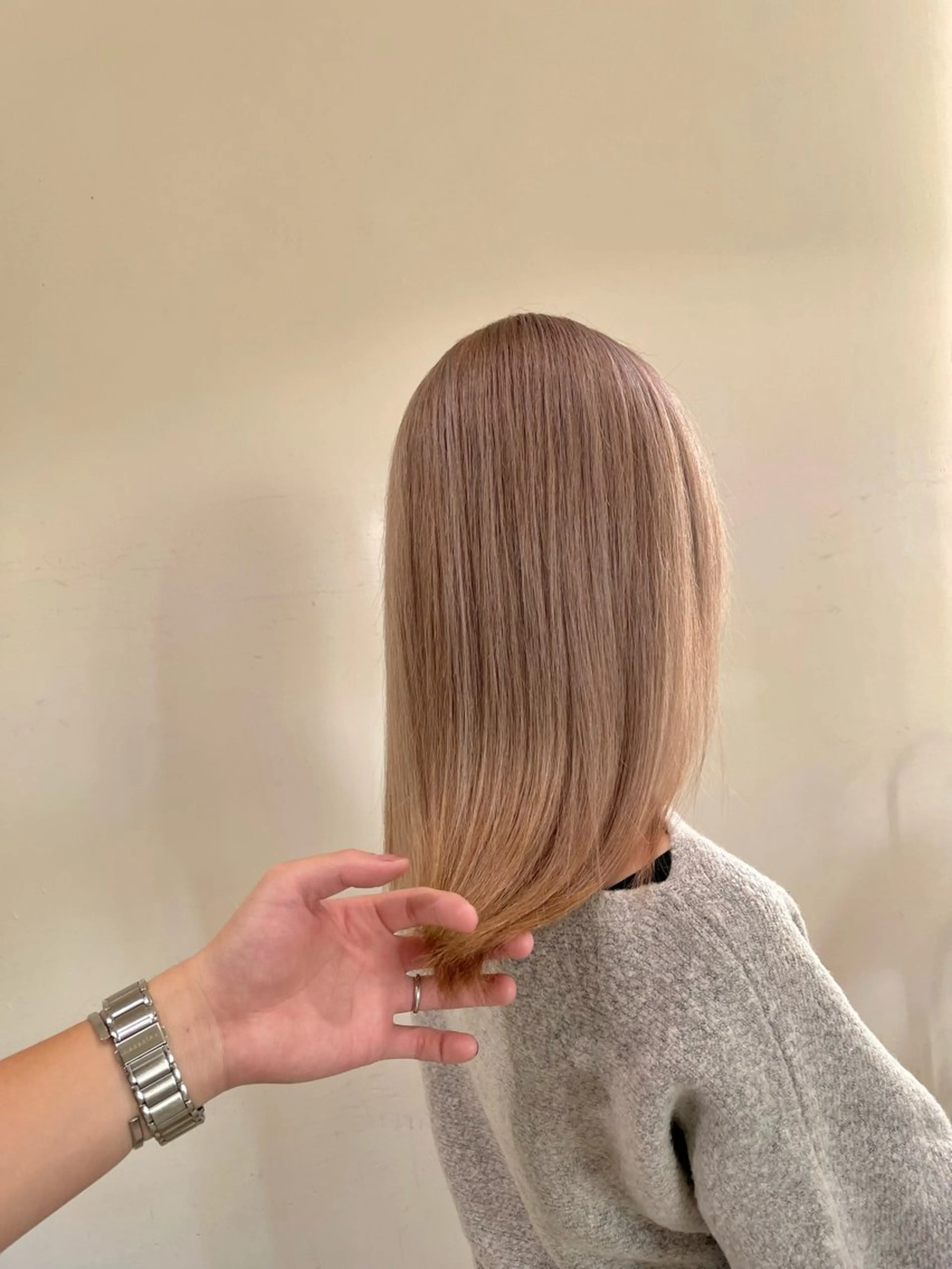 カット&ダメージレスケアブリーチ&全体カラー&極潤トリートメントの写真