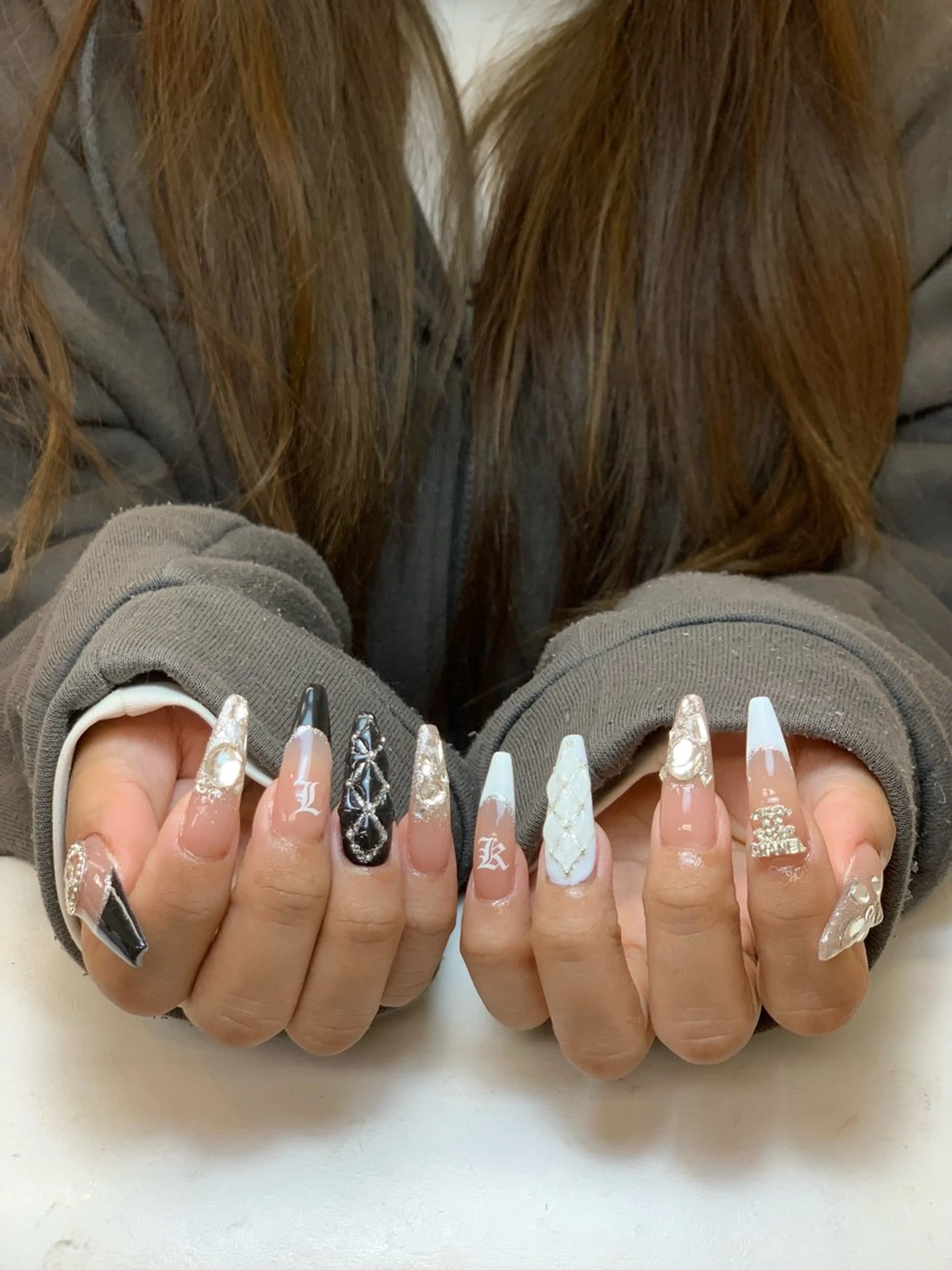 ネイル アートネイル オーロラネイル チークネイル 長さ出し フットネイル ハンドネイル Cloudy Chan 歌舞伎町のネイルデザイン