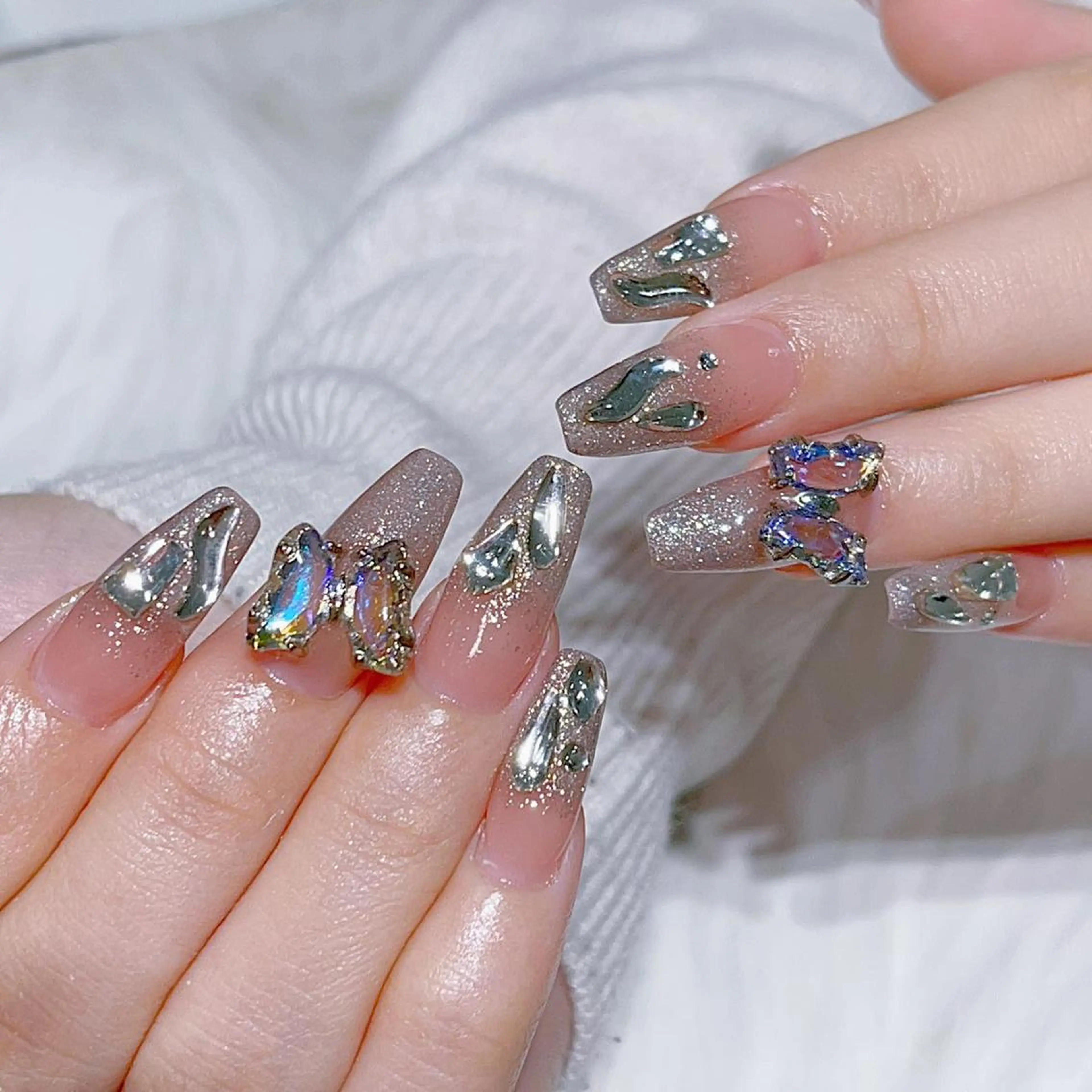 ネイル アートネイル 長さ出し ネイルチップ Queens テイのネイルデザイン
