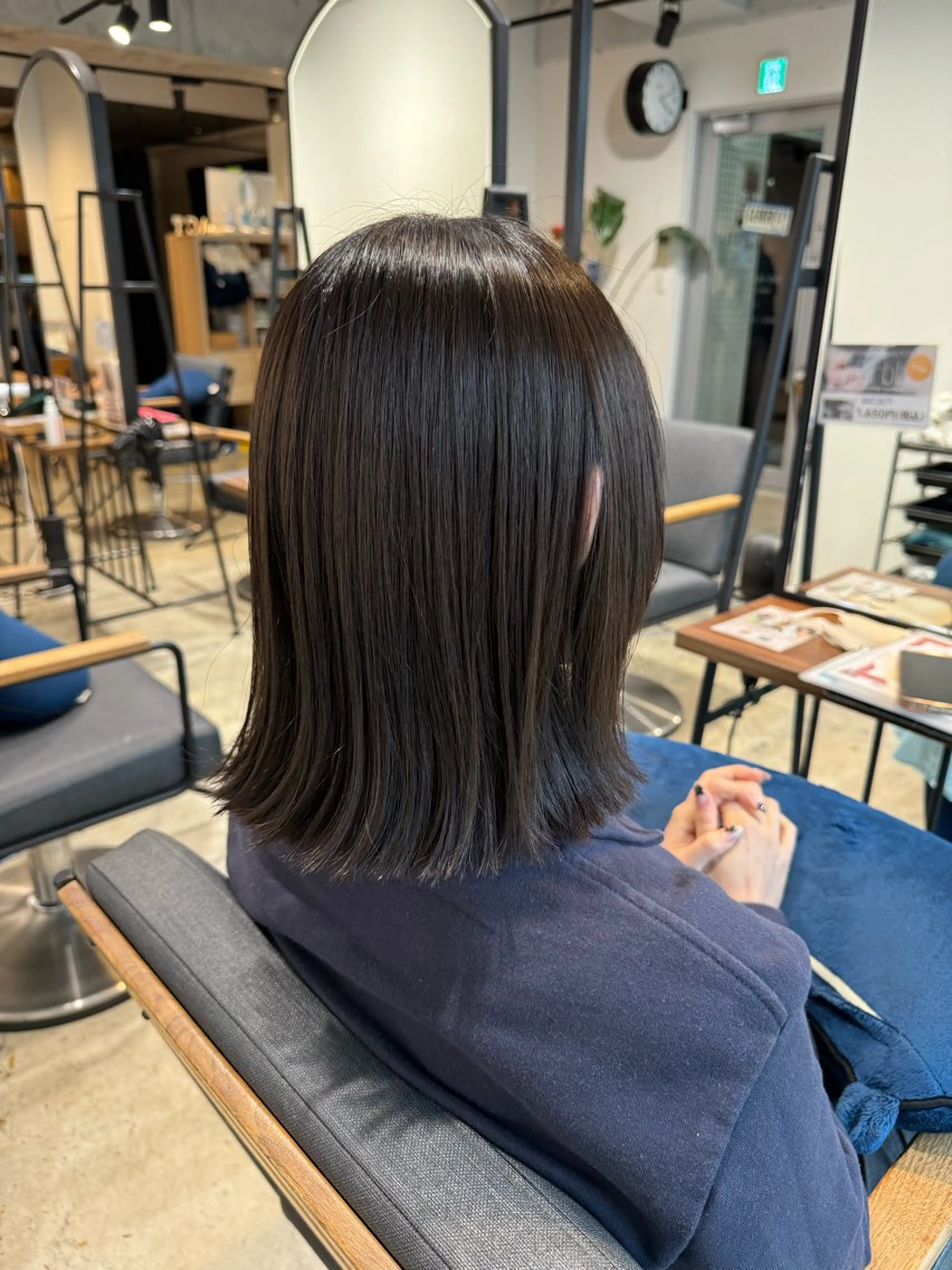 ミディアム カラー グレージュ 渡邉 涼香のヘアスタイル