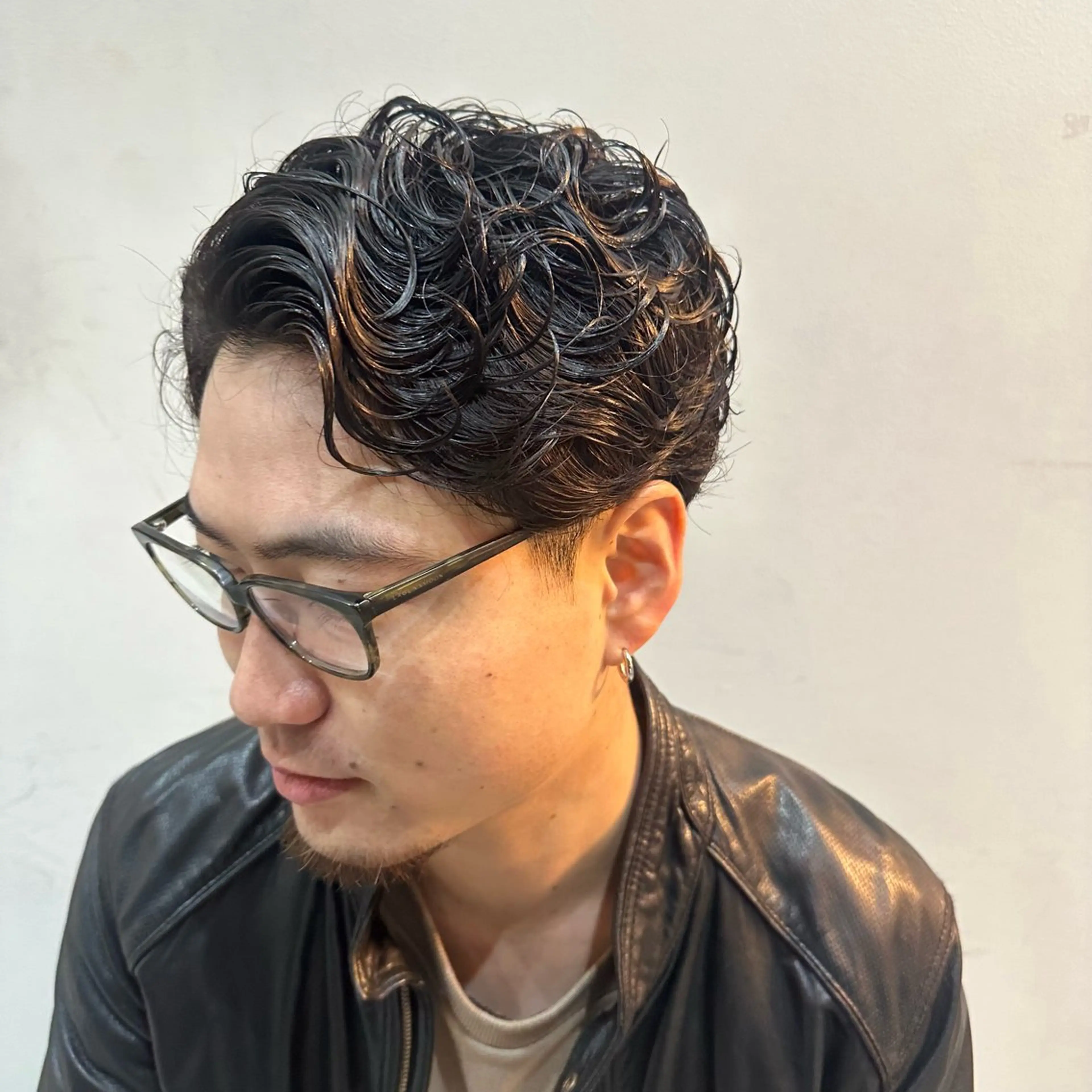 ショート カラー パーマ メンズ カルマパーマ メンズパーマ スペインカール ツイストスパイラルパーマ 刈り上げ 大人男子ヘア 💈メンズ特化吉田のヘアスタイル