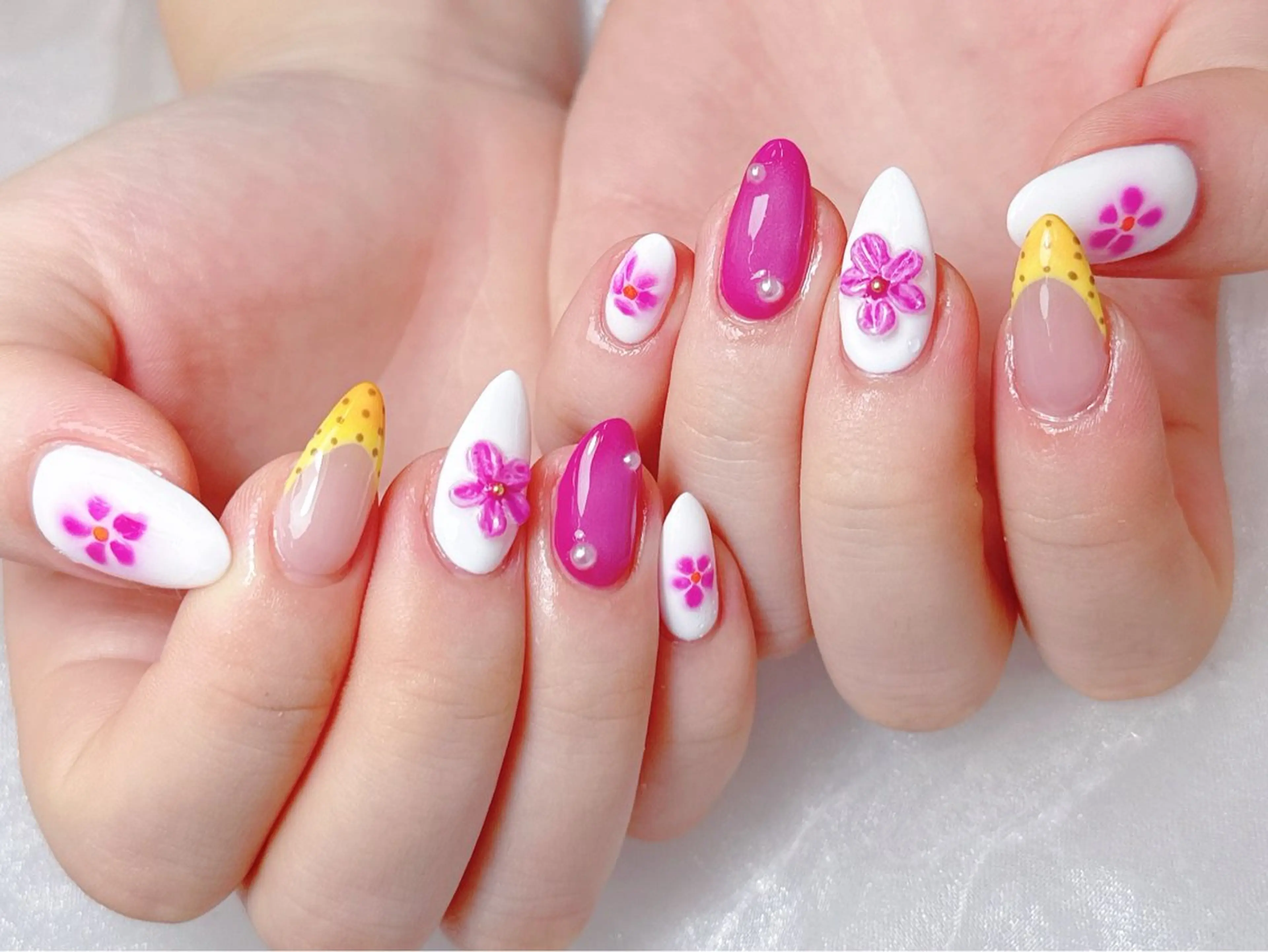 ネイル オーロラネイル フレンチネイル グラデーション 韓国ネイル マグネットネイル ハンドネイル NOA NAILのネイルデザイン