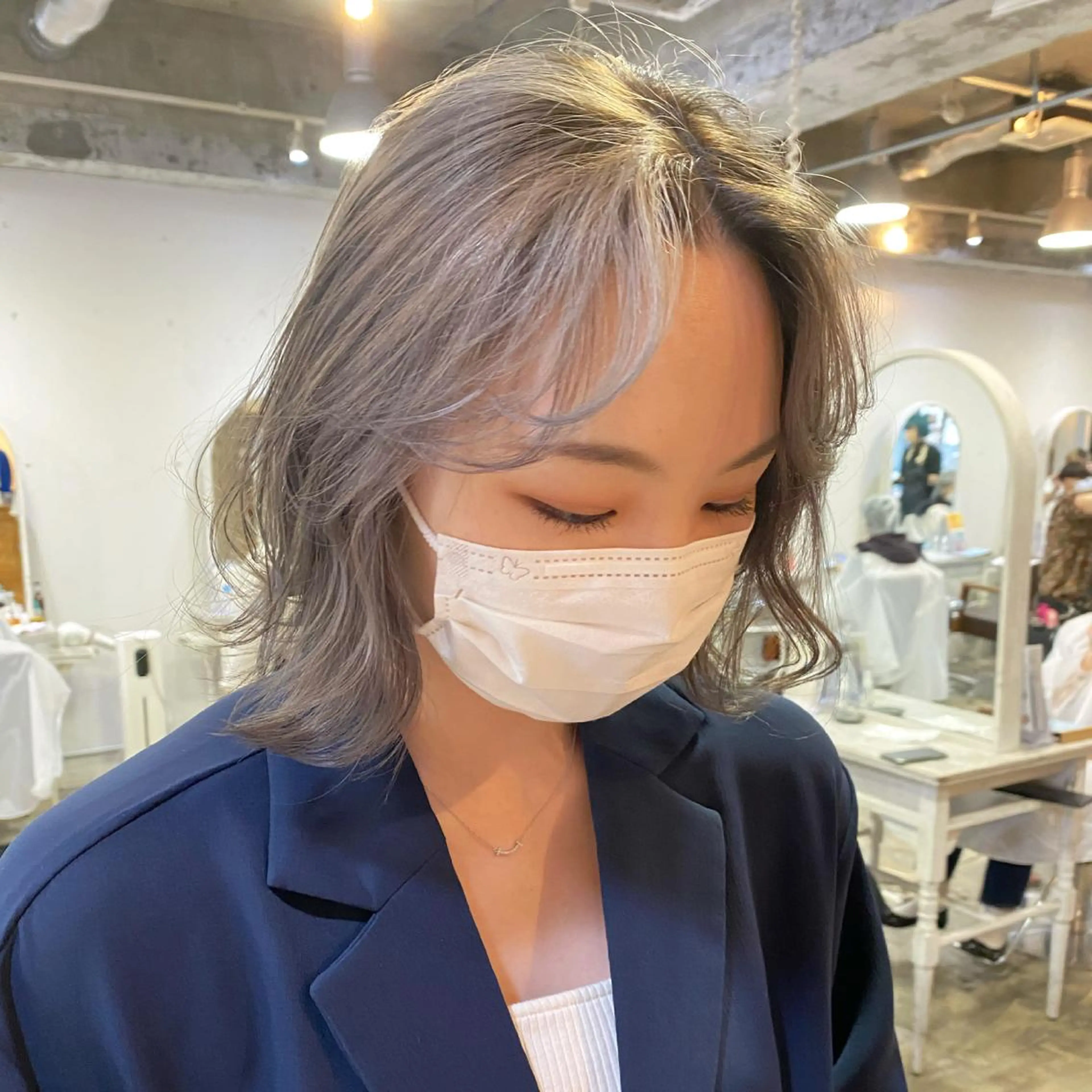 セミロング カラー ブリーチ グレージュ キタダ ヒロキのヘアスタイル