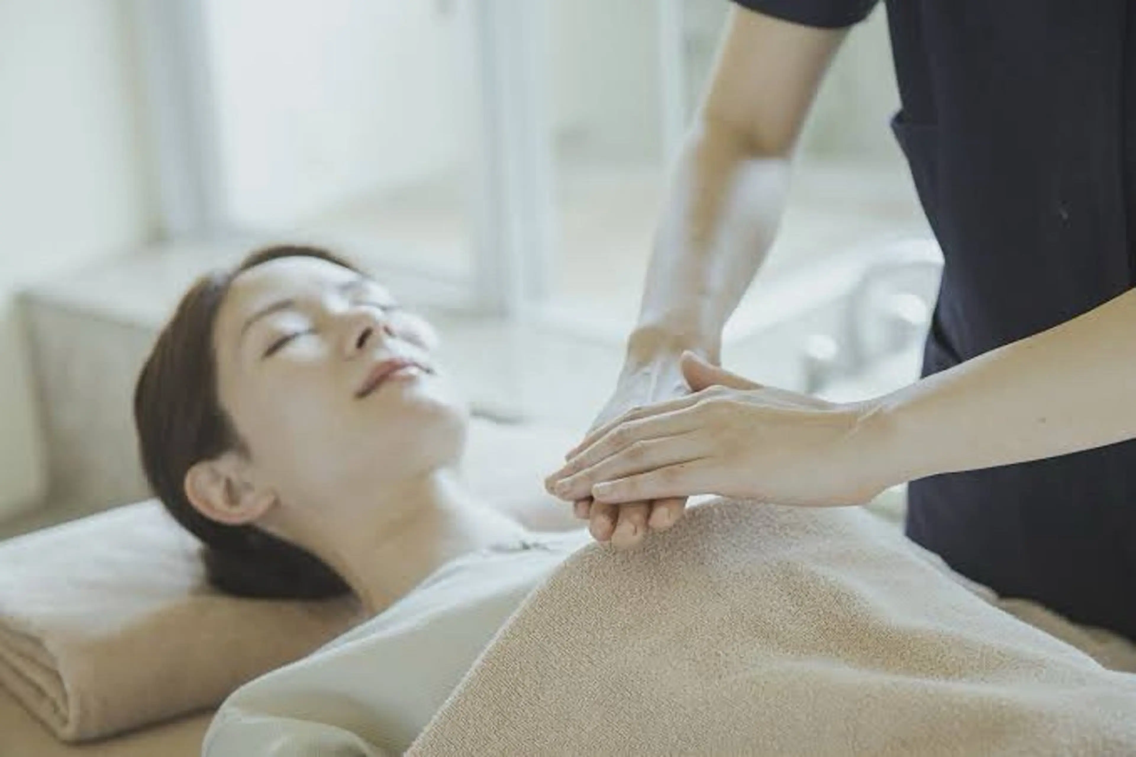 自宅ヒーリングサロン 【あまねく照らす】のネイルデザイン