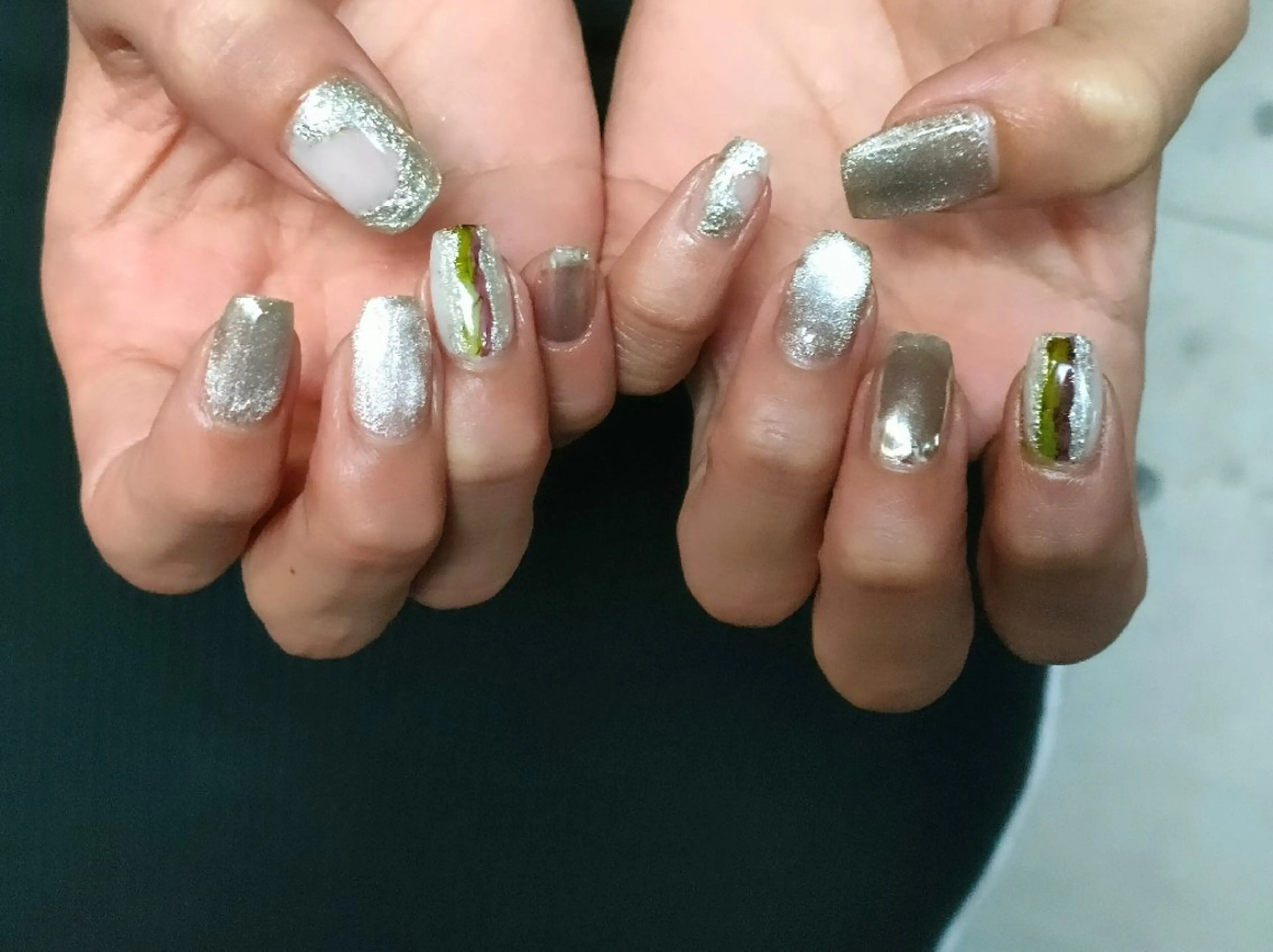 ネイル マグネットネイル ミラーネイル ニュアンスネイル oir. nailsalonのネイルデザイン