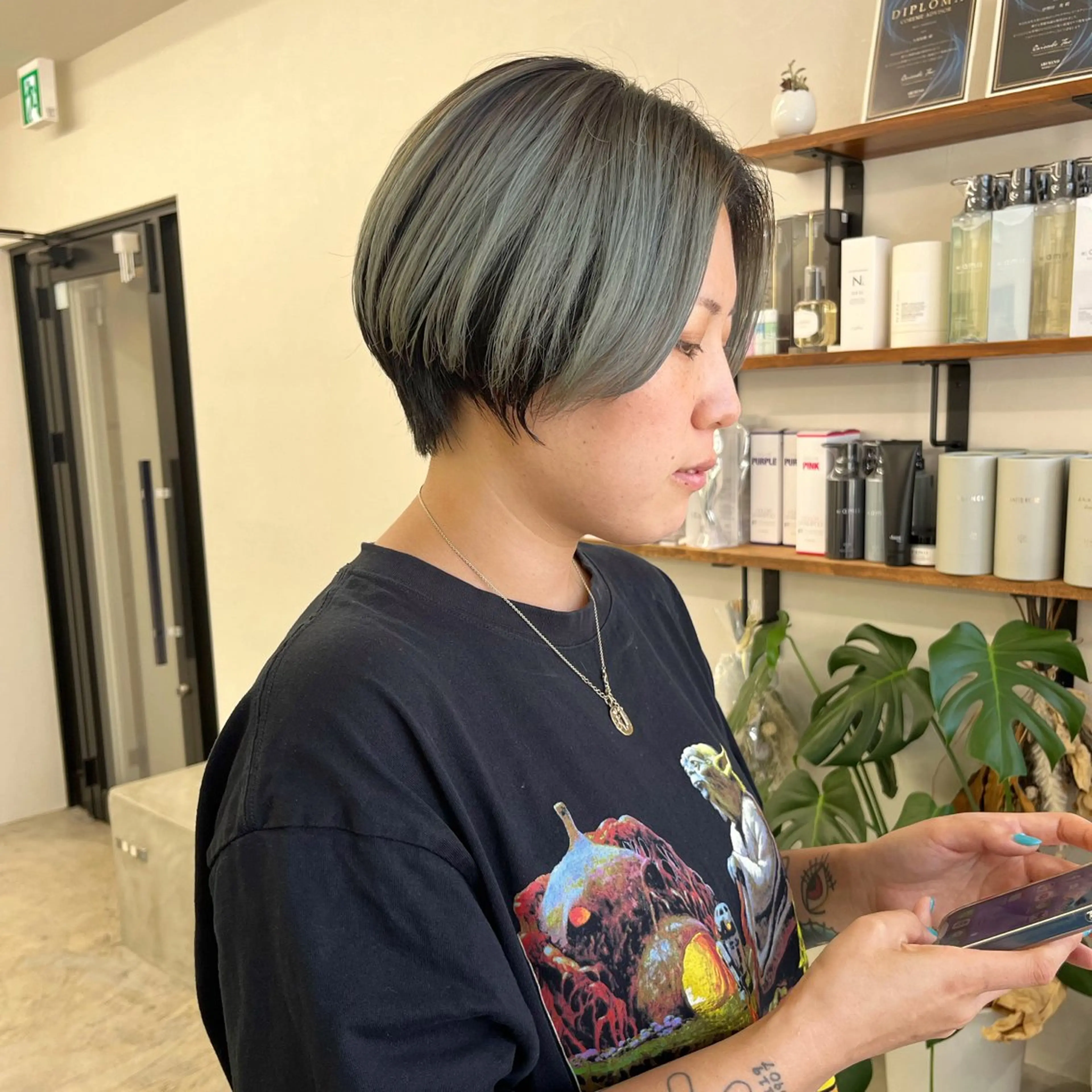 ショート カラー ハンサムショート ブリーチ ブリーチなしカラー ボブ レイヤーカット カット ヘアカラー トリートメント 朝がちょっと楽しくな るshort・bobのヘアスタイル