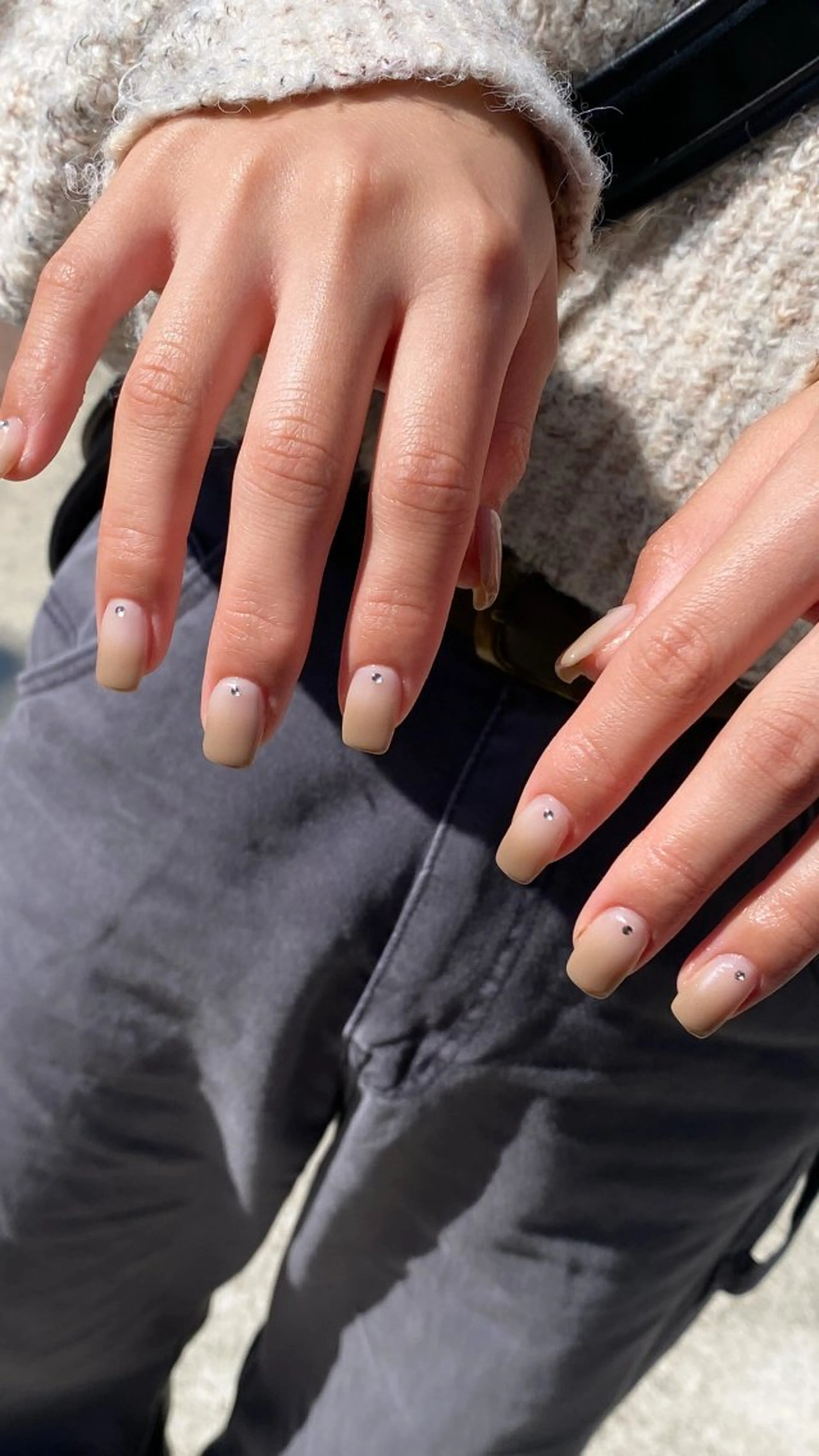 ネイル ストーンネイル ハンドネイル ＼近畿大学／近く🦢 Swanのネイルデザイン