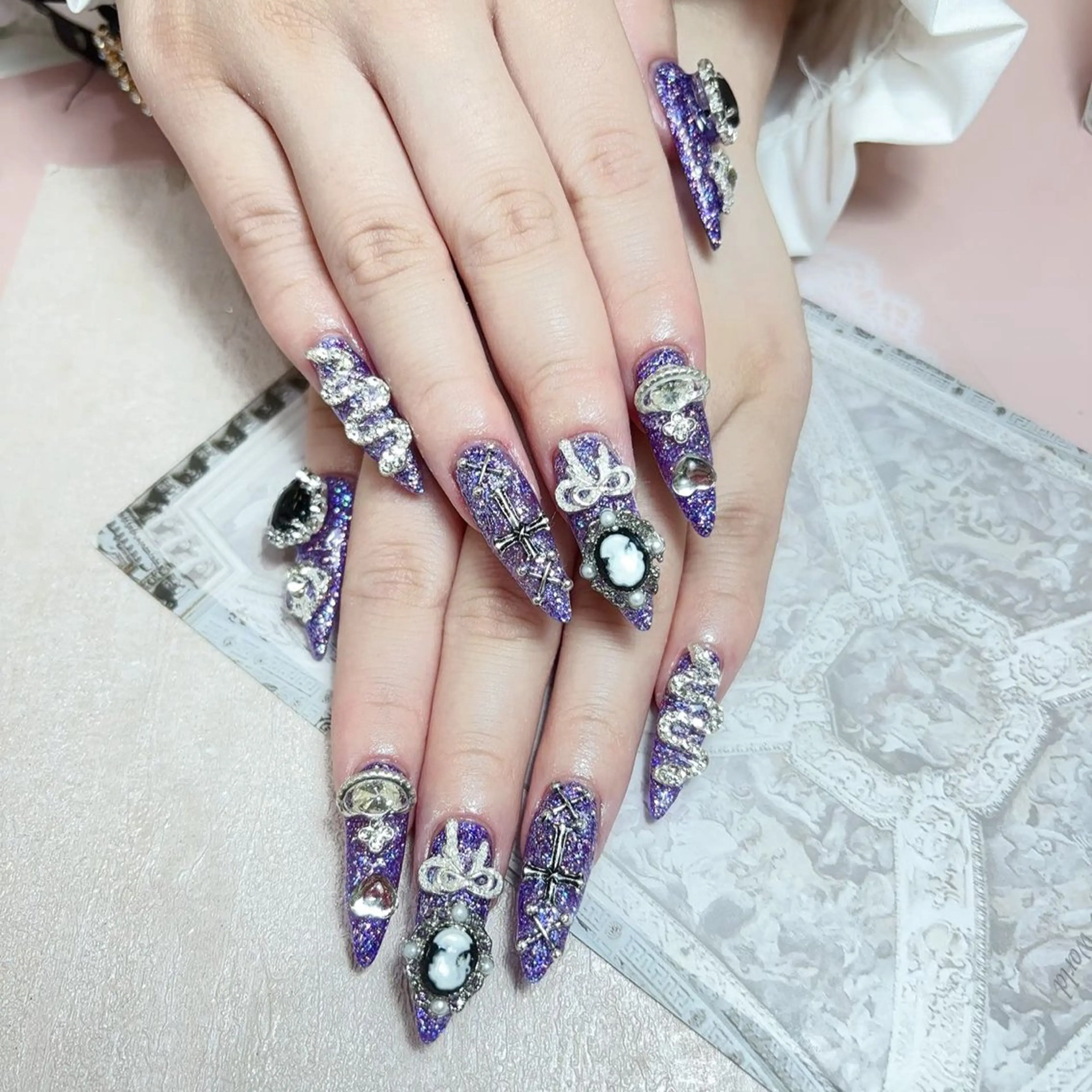 ネイル ハート キラキラネイル 韓国ネイル ロングネイル ホワイト ハンドネイル ネイルプリンセス所属・princess 木戸　唯のネイルデザイン