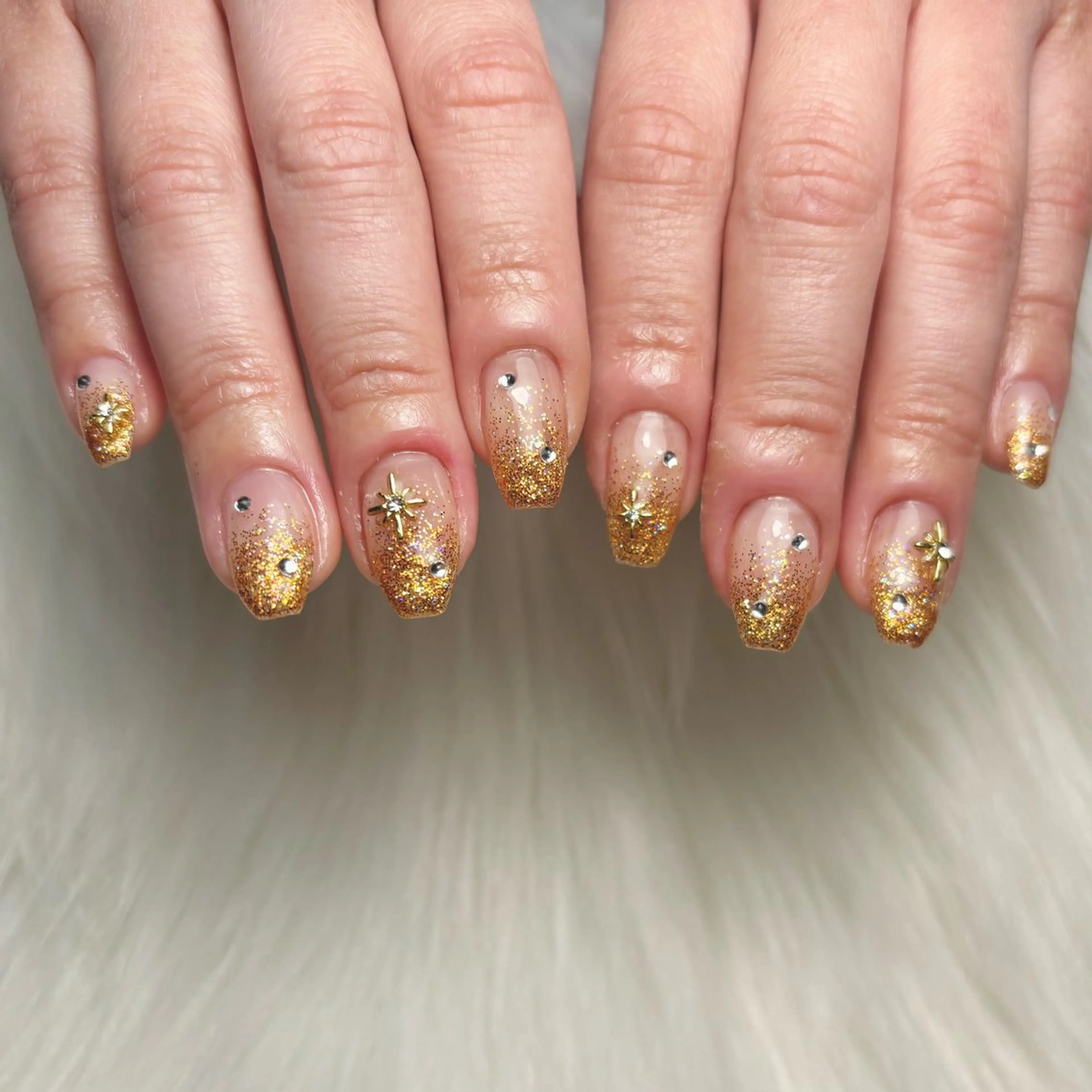 ネイル ゴールド ハンドネイル NAILSALON 【CHOUCHOU】のネイルデザイン