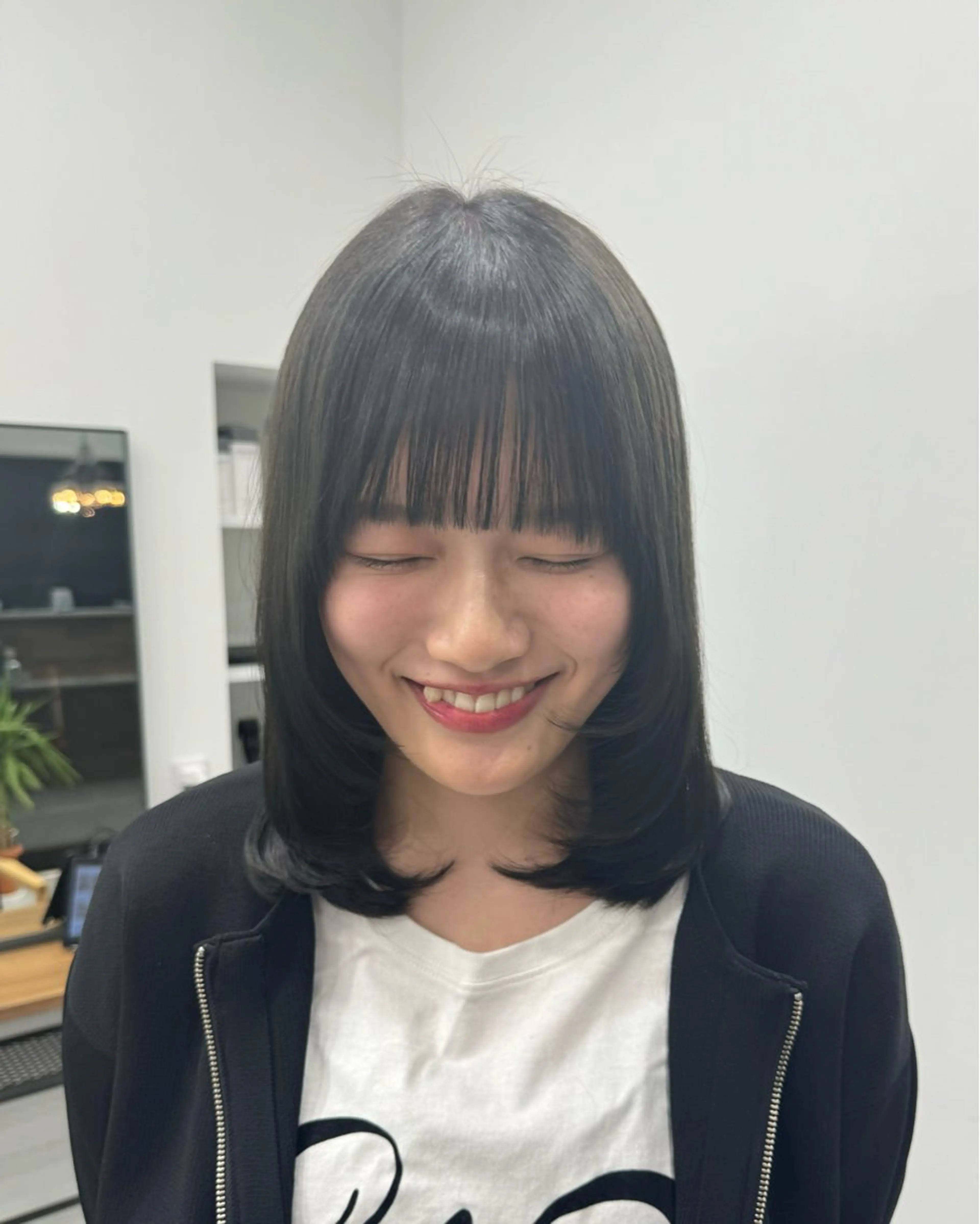 ミディアム カラー ミディアムレイヤー レイヤーカット 𝘀𝗮𝗲/柏の葉 / パーマモデルのヘアスタイル