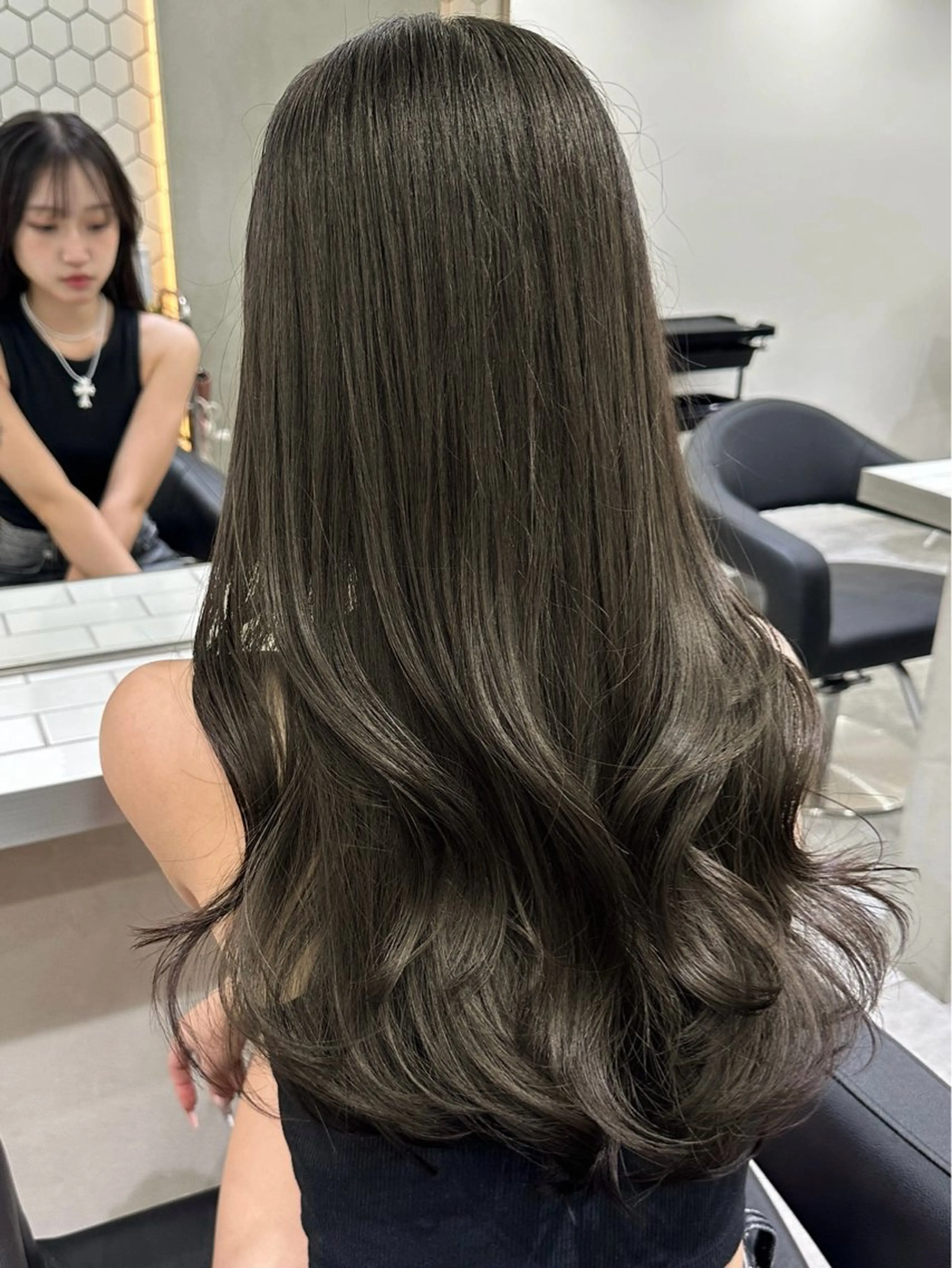 ロング カラー カット ヘアカラー トリートメント レイヤー オリーブ/ グレージュ/添田晃基のヘアスタイル
