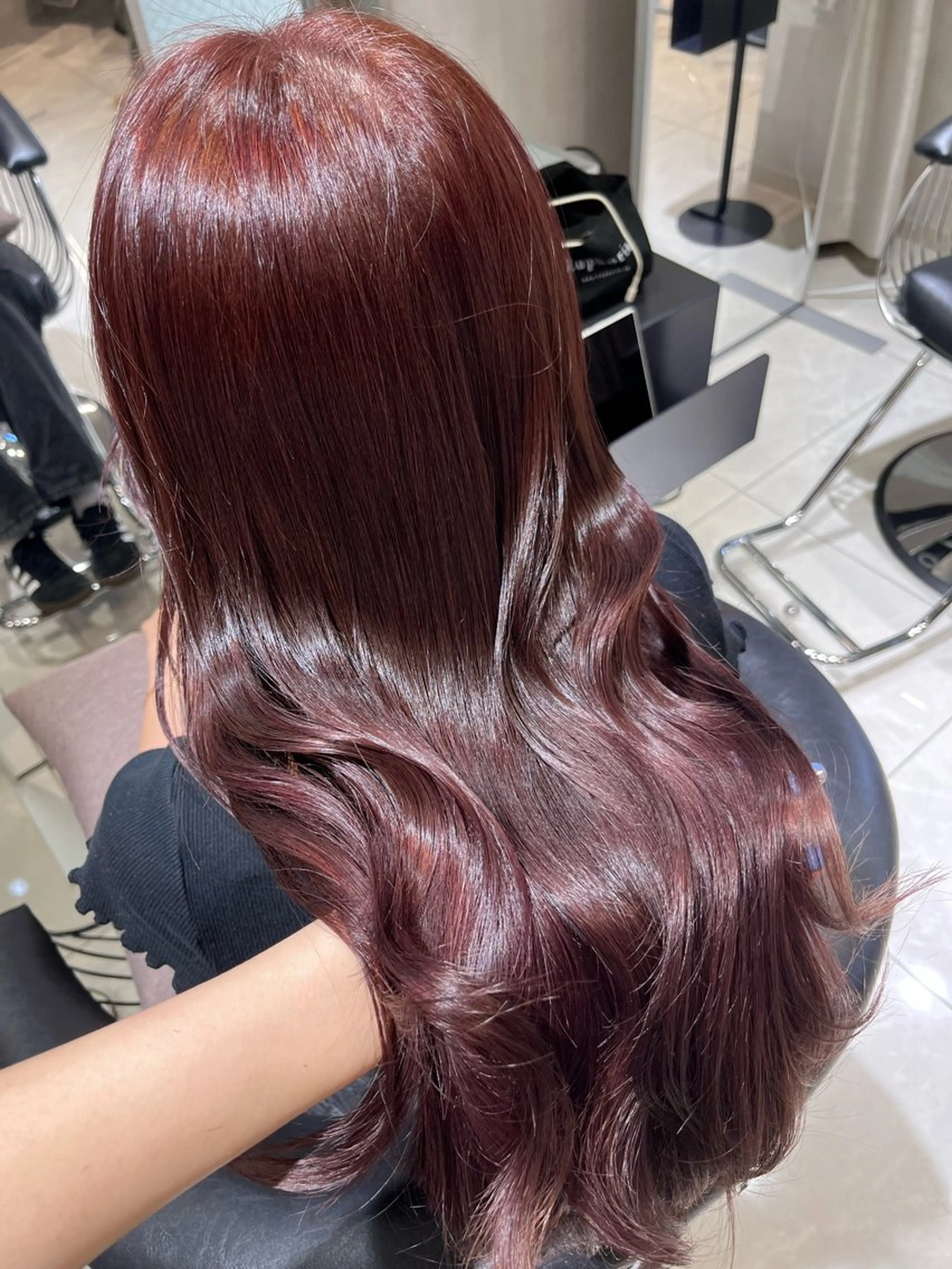 ロング カラー ブリーチ ボルドーカラー ダブルカラー ブリーチなしカラー カット ヘアカラー トリートメント MITSUKI🤍 モテ髪×韓国レイヤーのヘアスタイル