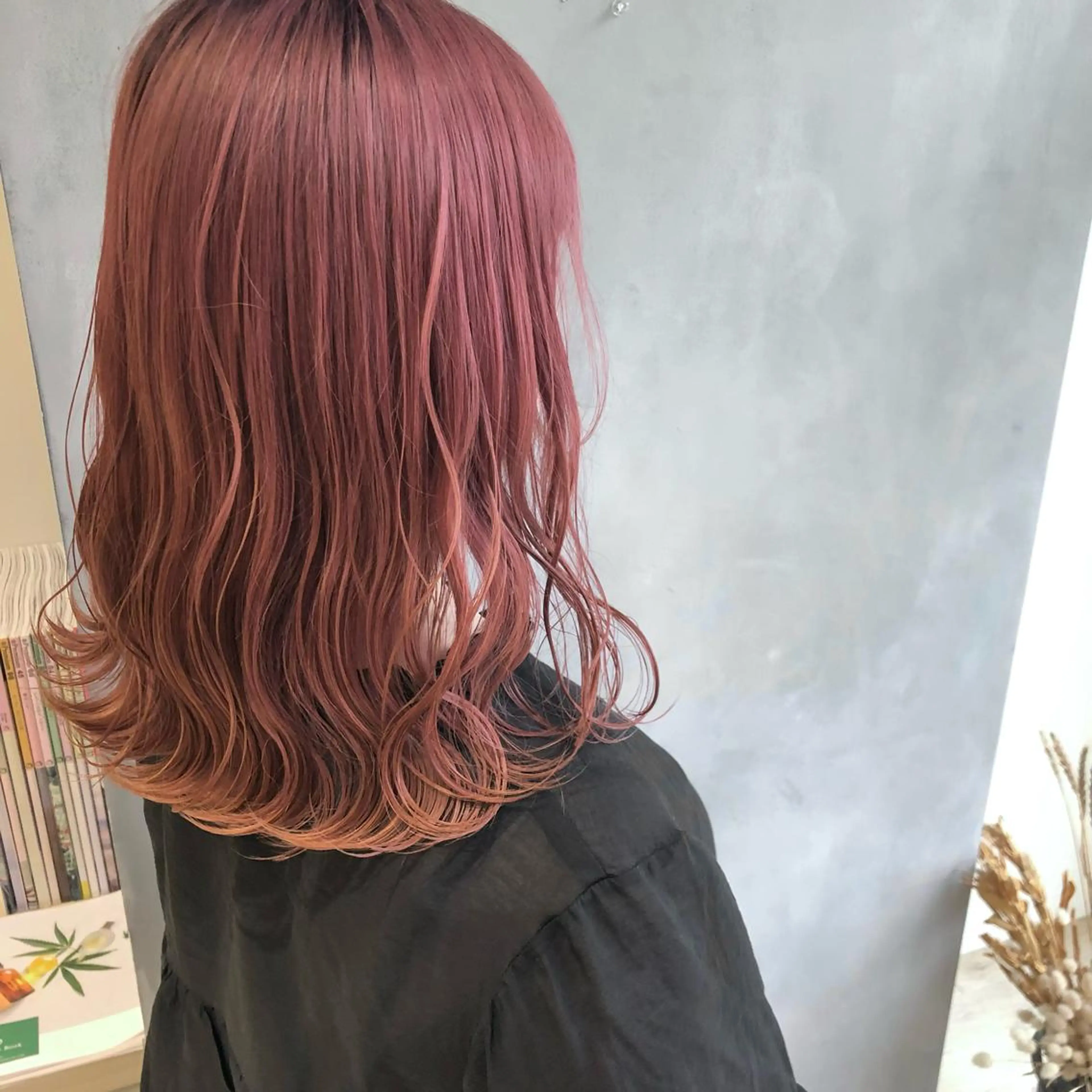ミディアム カラー ブリーチ ラベンダーカラー ラベンダーピンク ピンクカラー ヘアカラー mai ROCCO3rdのヘアスタイル