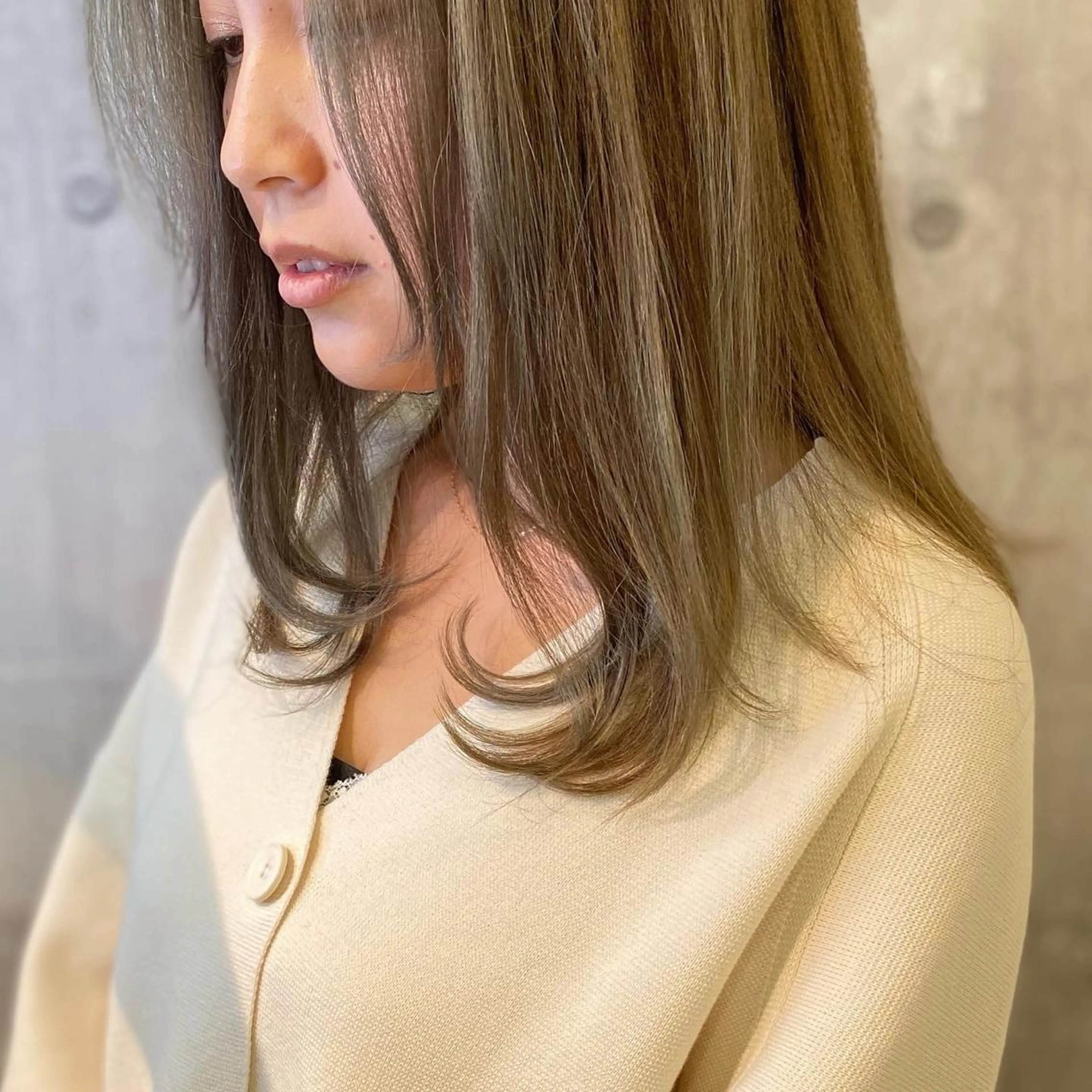 ミディアム カラー カット ヘアカラー トリートメント 髪質改善ｶﾗｰ ｹｱﾌﾞﾘｰﾁ/ﾀﾑのヘアスタイル