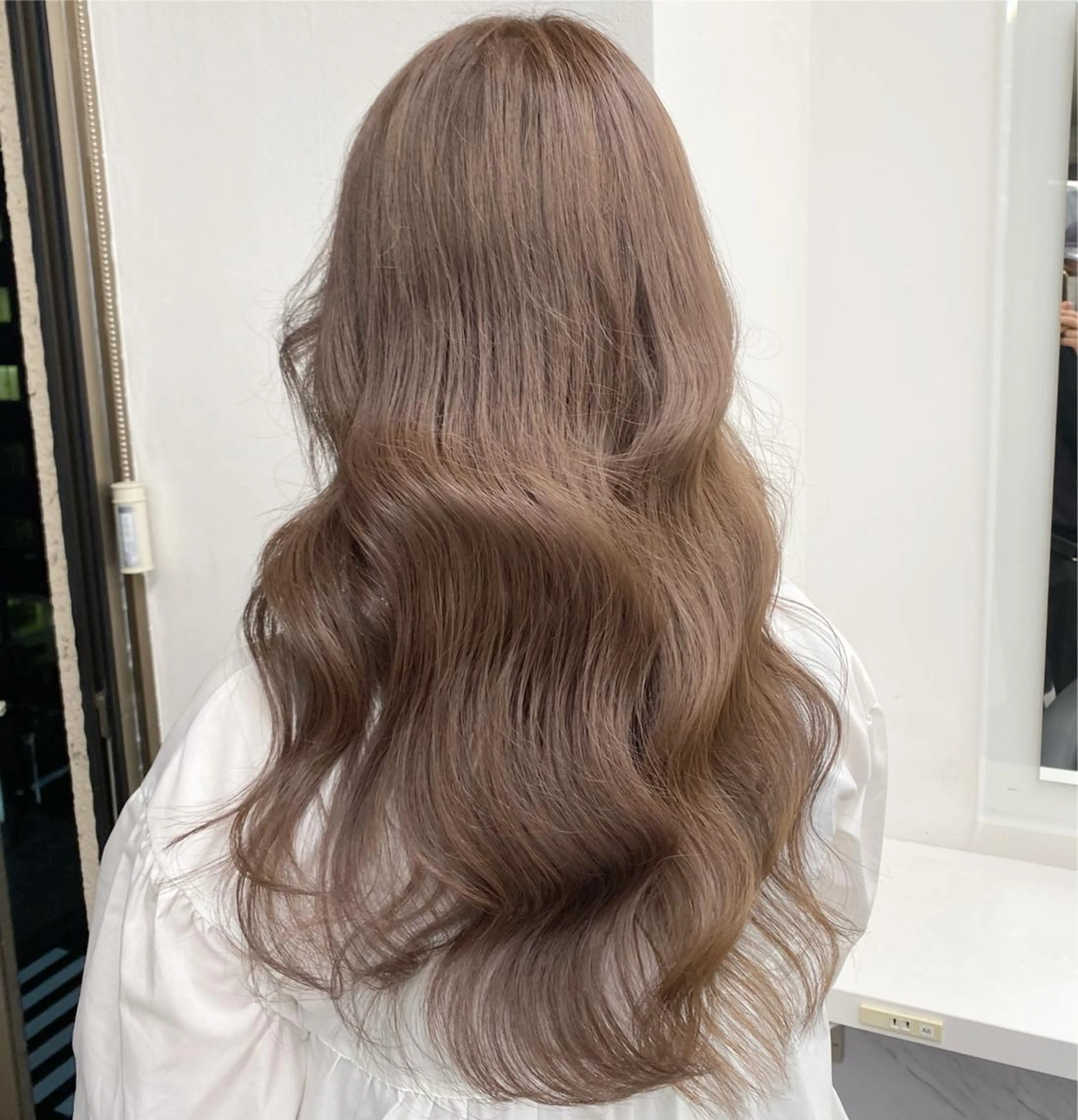 セミロング ヘアカラー 韓国ヘア暗髪 ダブルカラーメンズ可のヘアスタイル