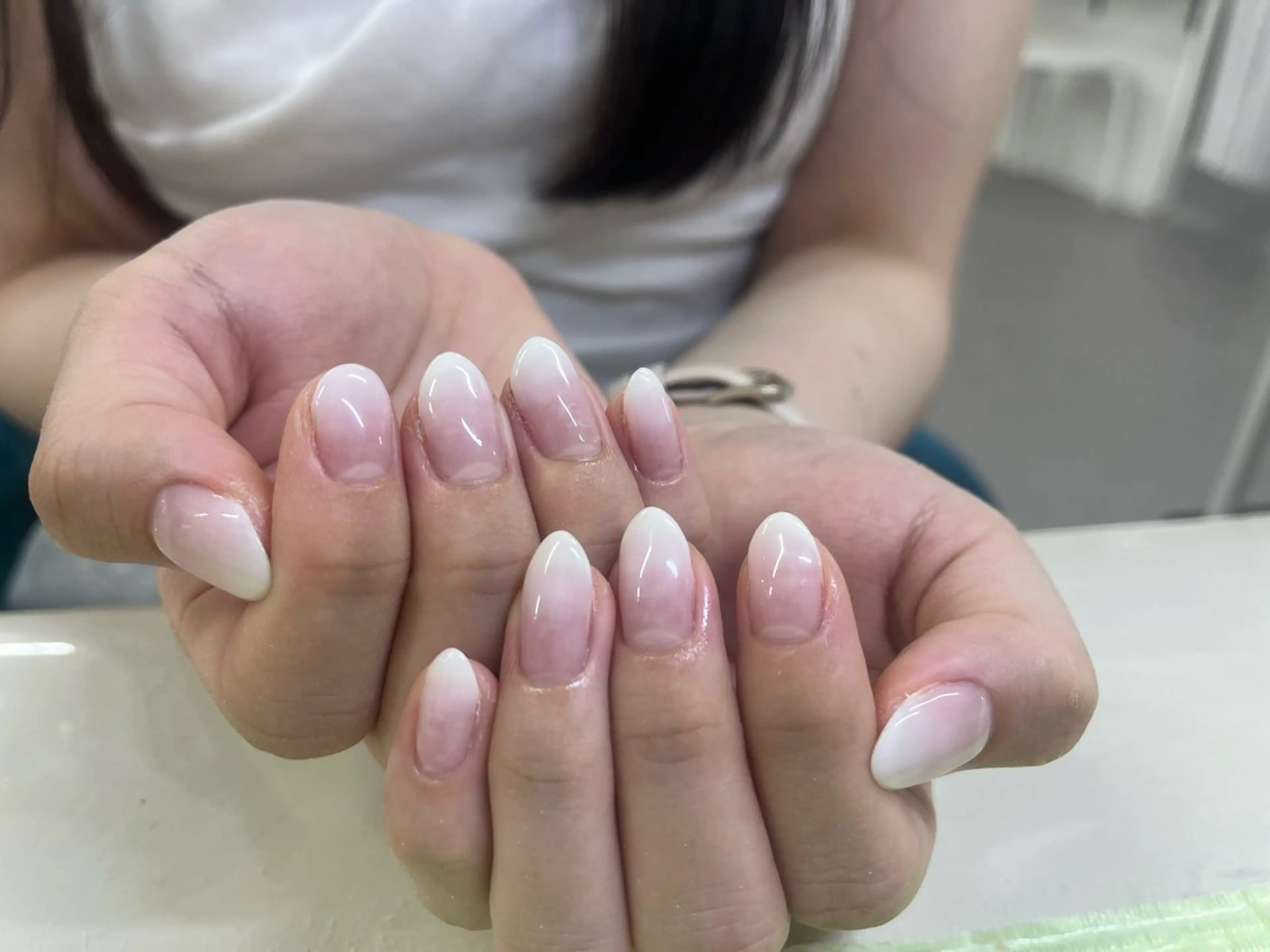 【ハンドモデル】オフ込みホワイトグラデーション🤍の写真