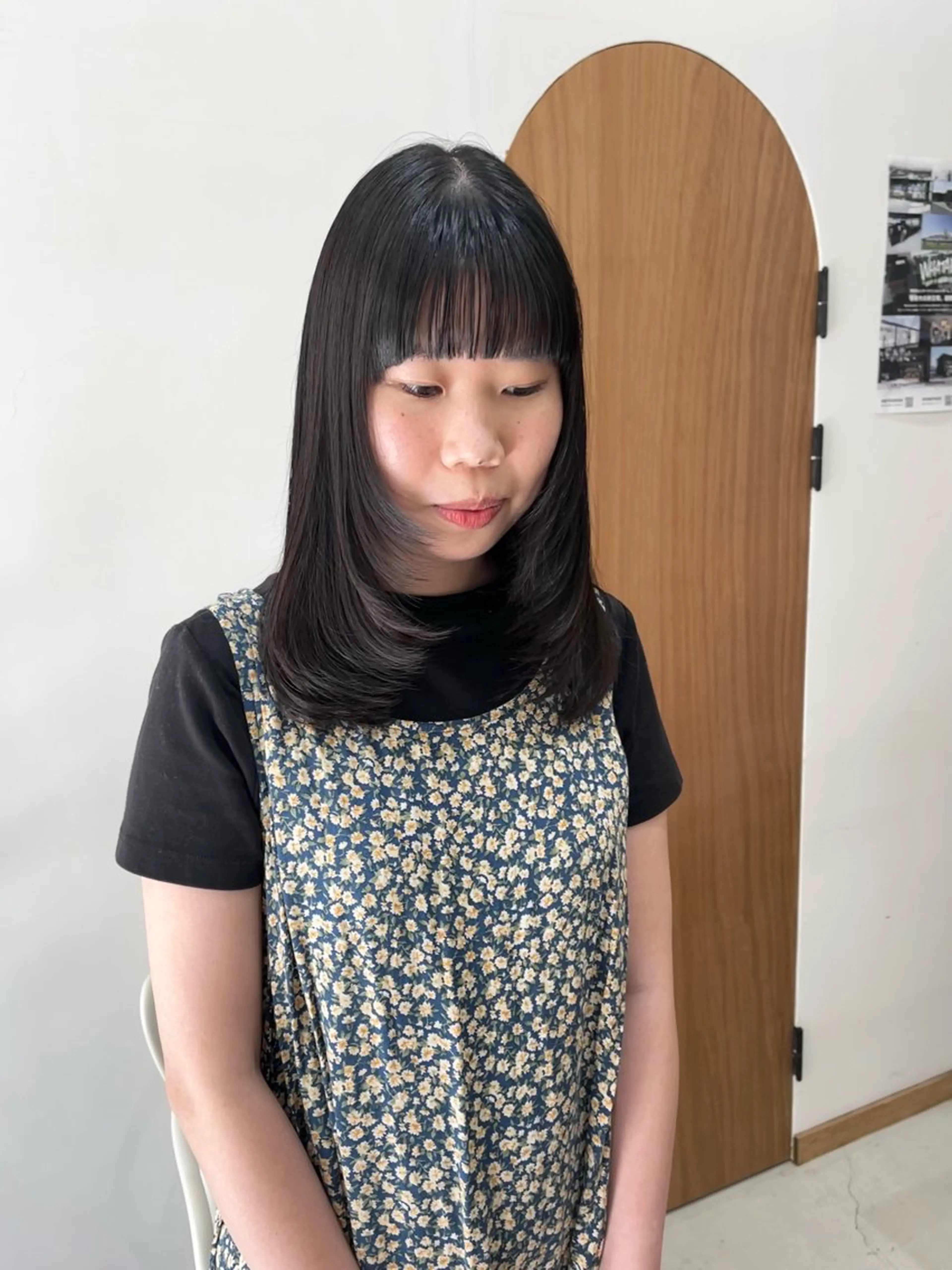 セミロング カラー ヘアアレンジ 顔まわりレイヤー レイヤーカット カット トリートメント ena/ブリーチなし 暖色・ベージュ🎀のヘアスタイル