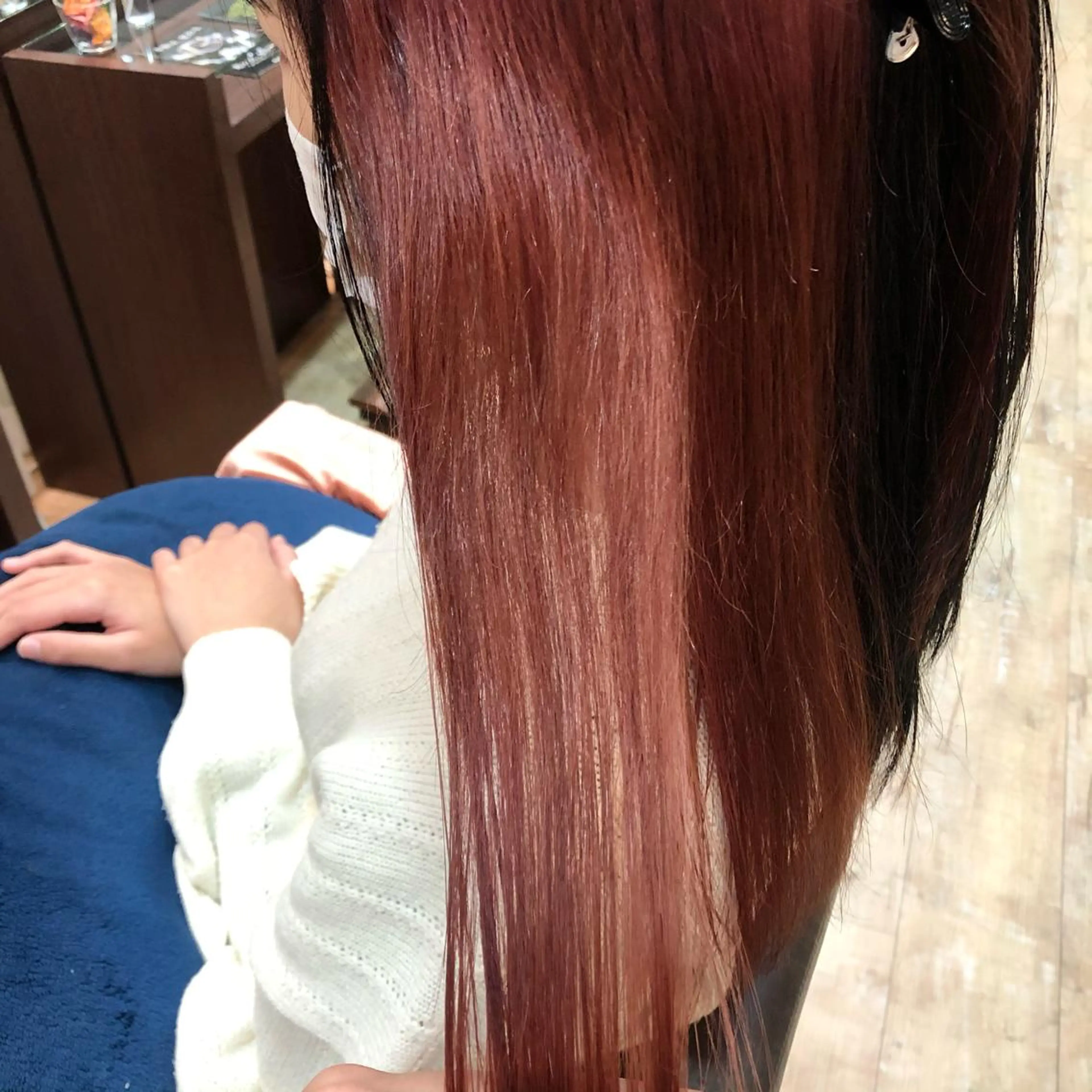 セミロング カラー インナーカラー ピンクカラー レッドカラー 大阪長居🌱野見山 卓也のヘアスタイル