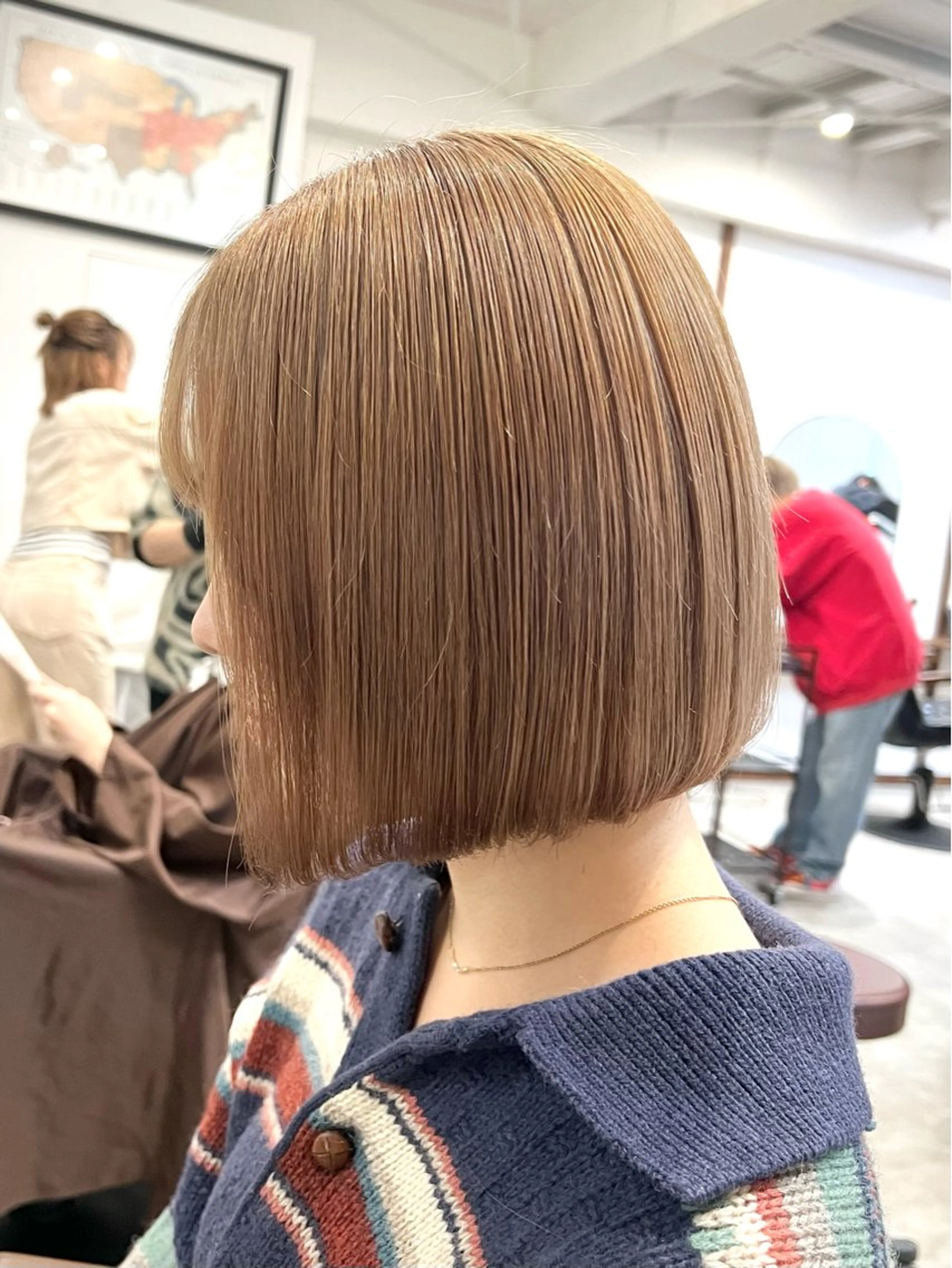 ショート カラー ベージュカラー ブリーチ ミルクティーベージュ Ami ブリーチ/ハイトーンのヘアスタイル
