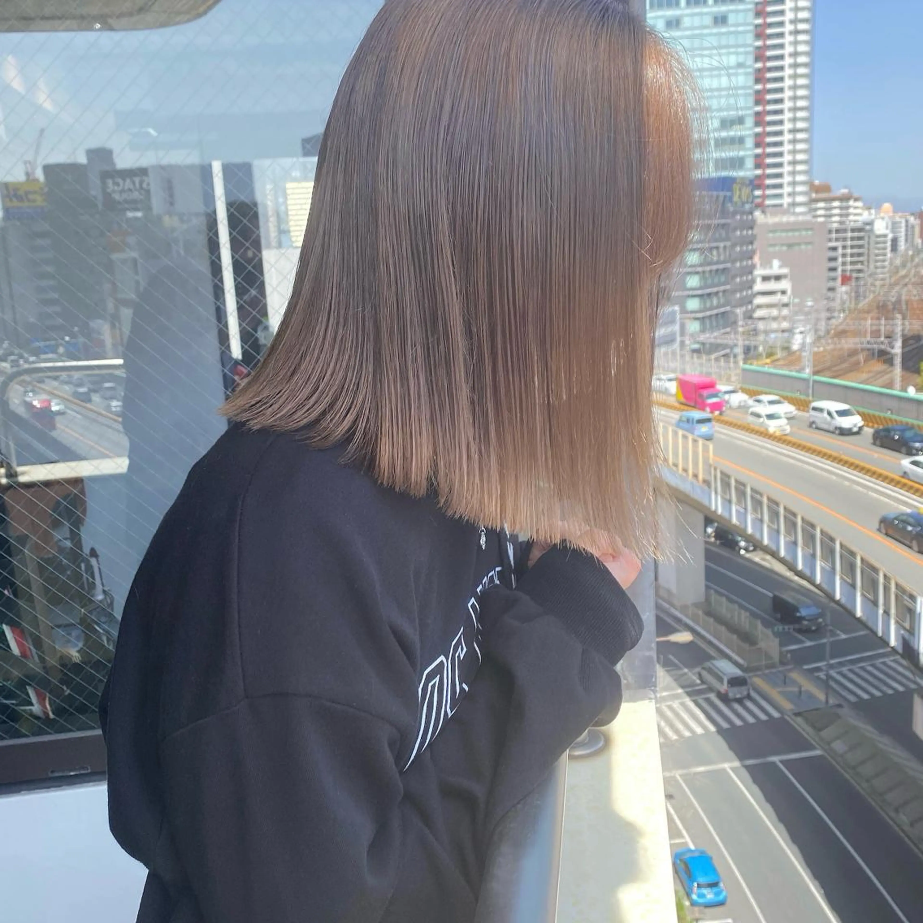 ショート カラー ブリーチ グレージュ chlom所属・🌱大人ハイトーン RENのヘアスタイル