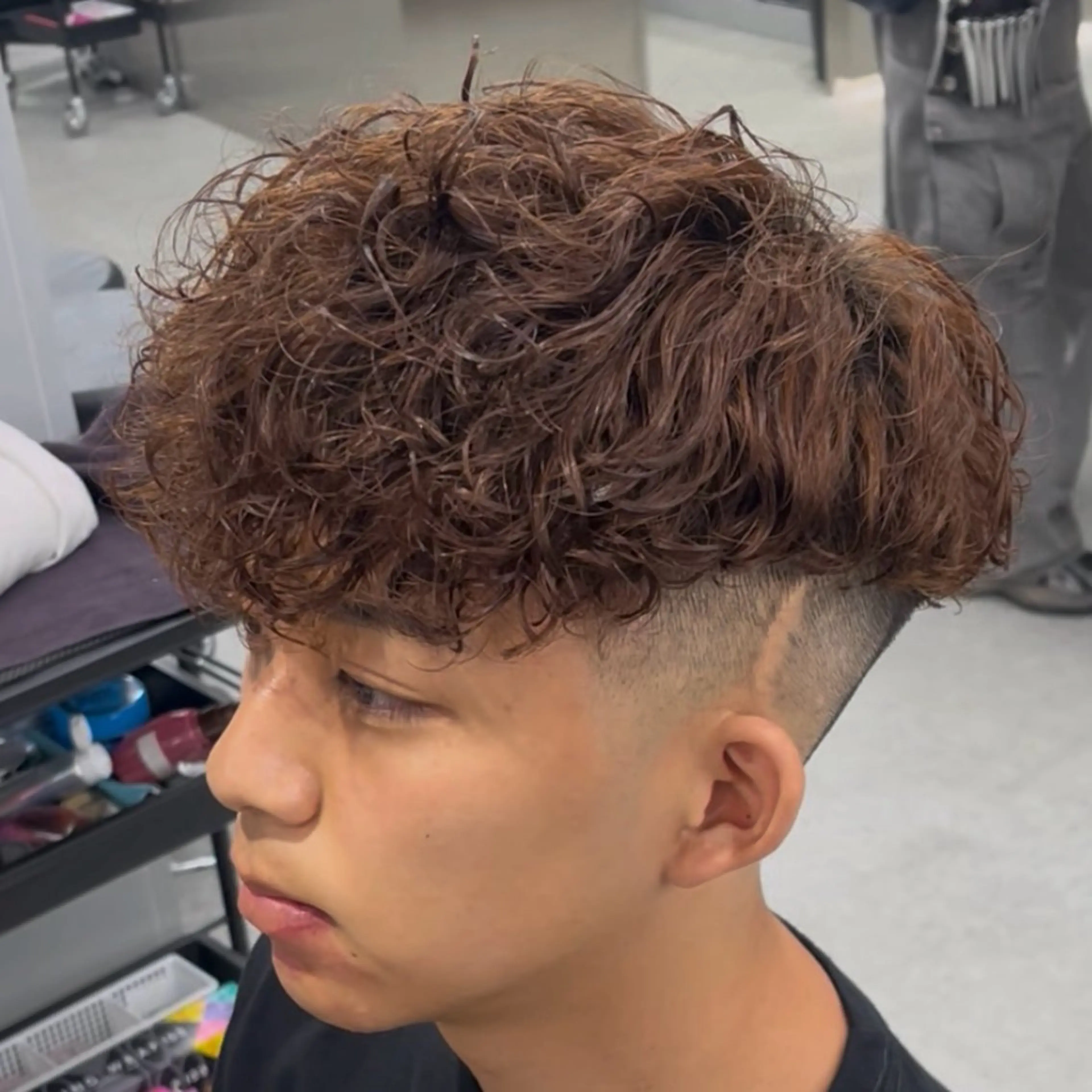 パーマ メンズ フェードカット メンズパーマ スキンフェード スペインカール カット パーマ 🔥メンズカット＋パ ーマ🔥菊池一真のヘアスタイル