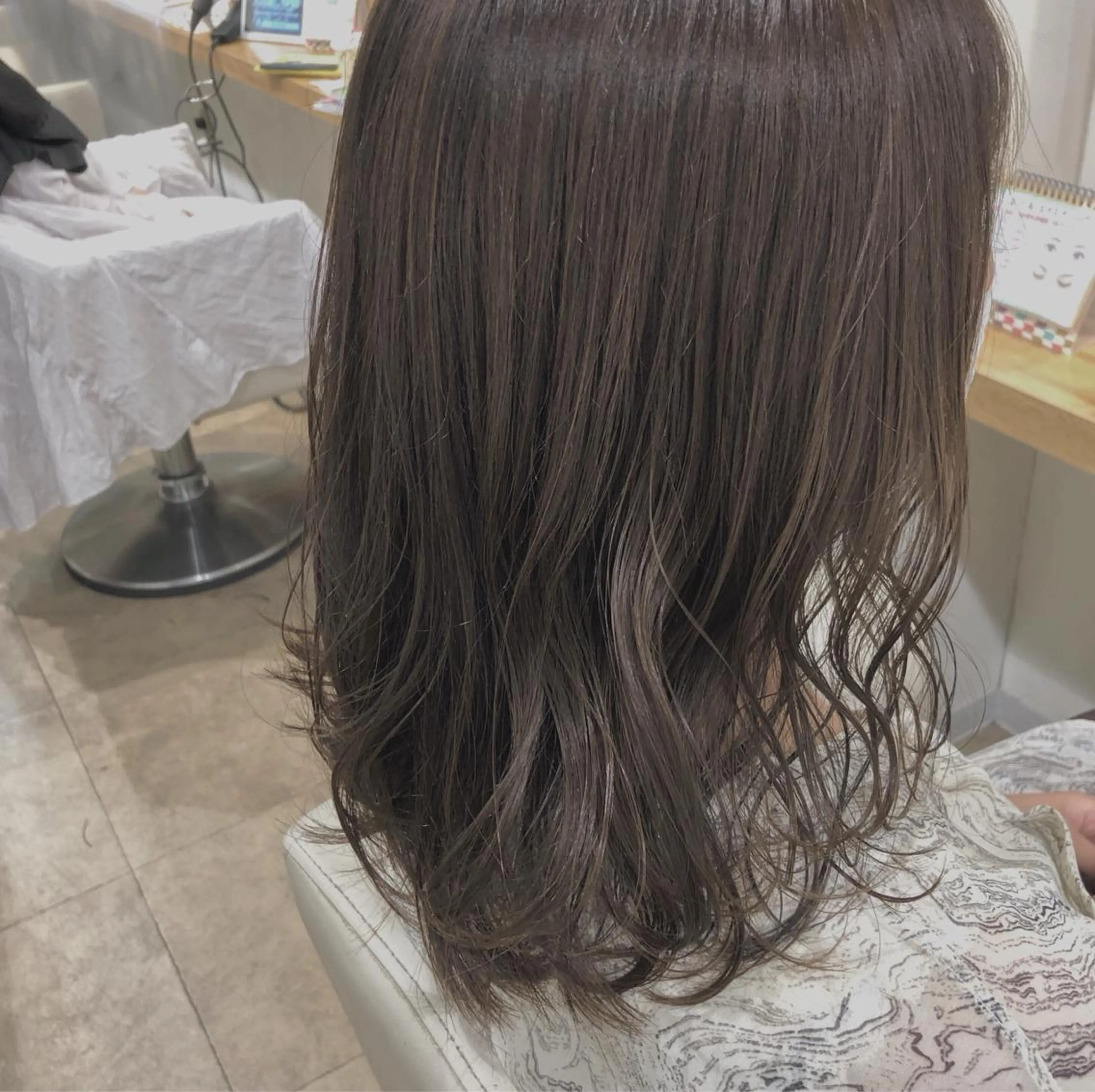 ミディアム カラー アッシュ ベージュカラー ブリーチ ブリーチなしカラー 髪質改善とカラー特化 ✨Hito.nowaのヘアスタイル