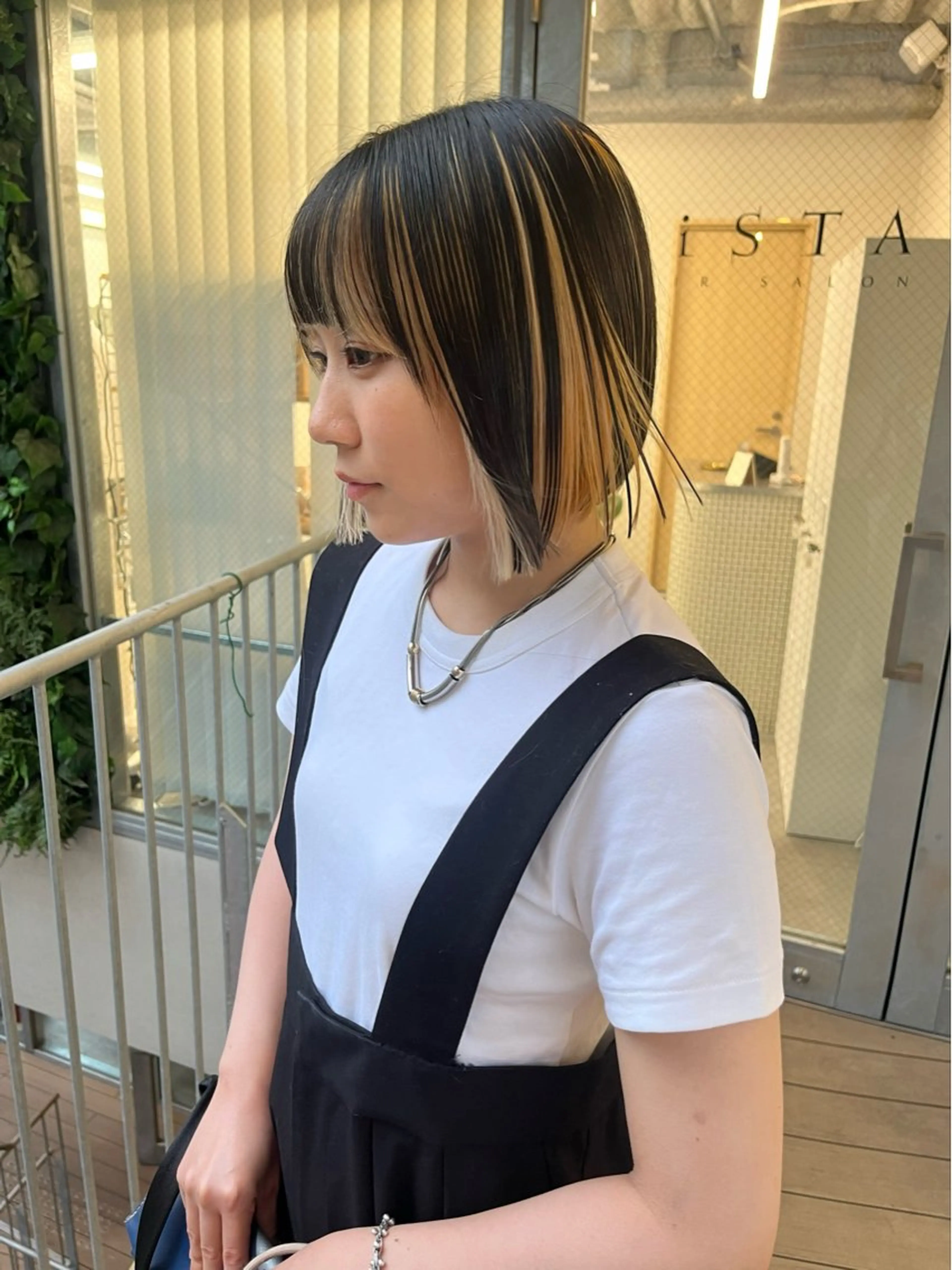 ショート カラー ブリーチ 抜きっぱなしブロンド インナーカラー 大林 エリコのヘアスタイル