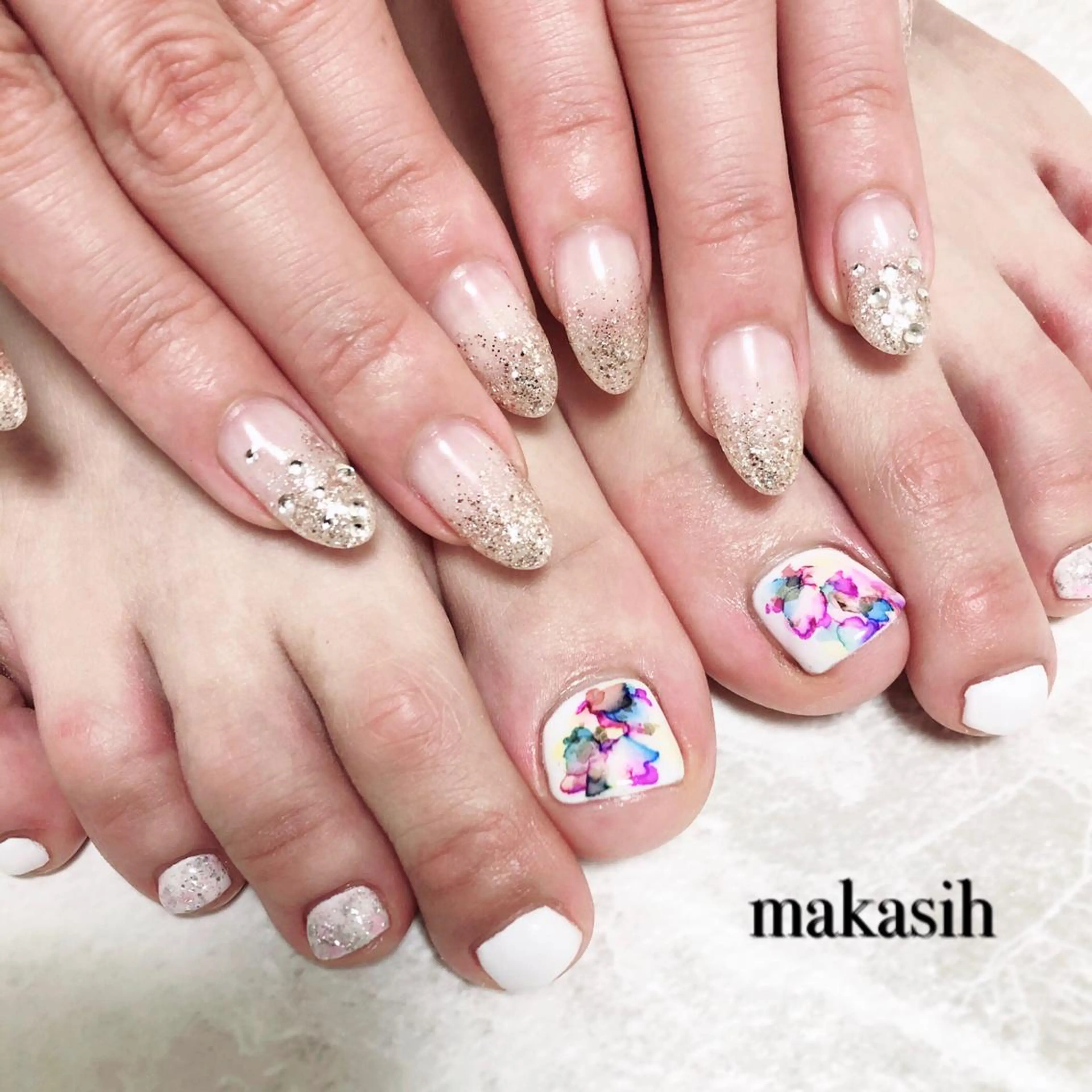 ネイル フットネイル キラキラネイル 夏ネイル ホワイト 濱田 美菜子のエステ・リラクイメージ