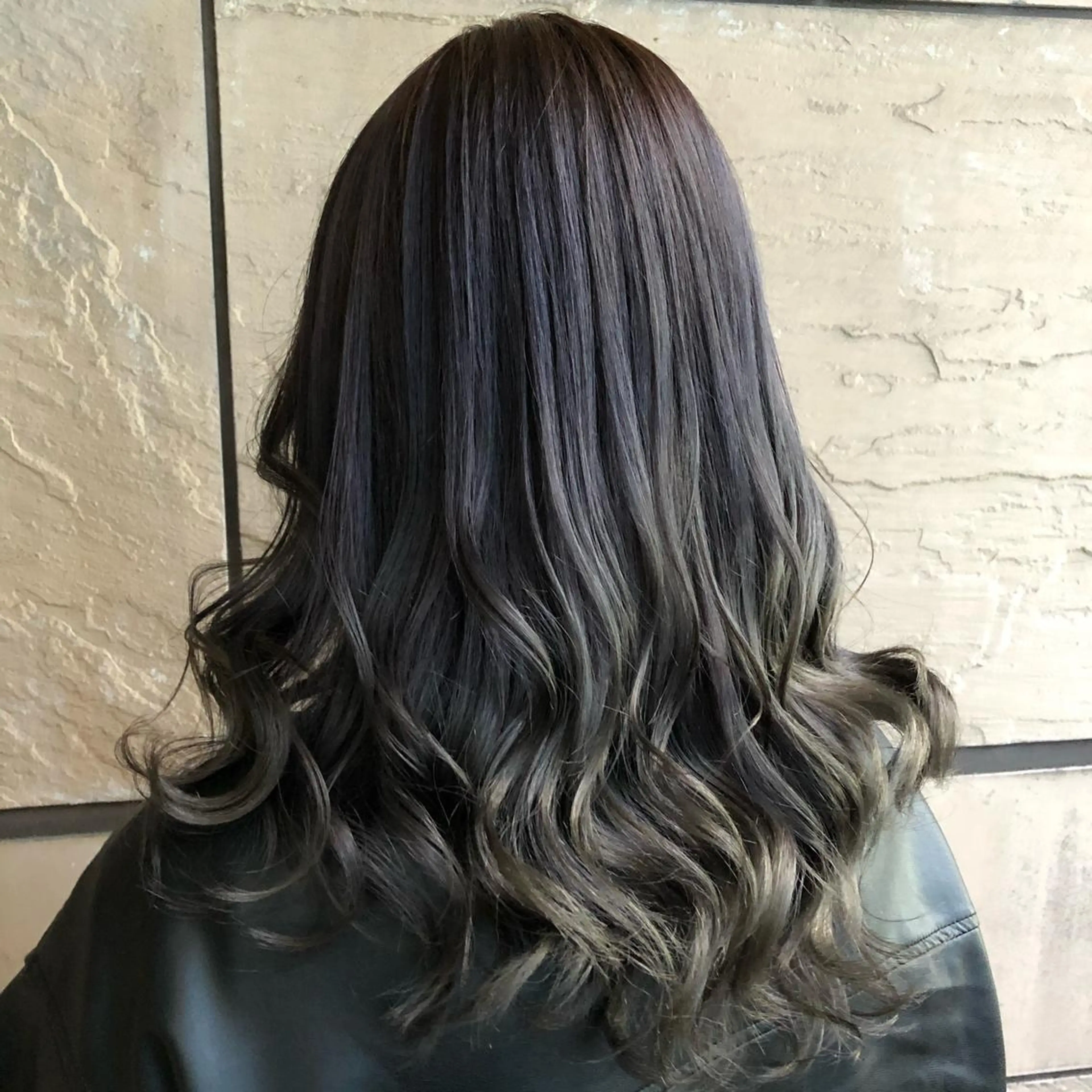 セミロング 🦄艶カラー×韓国 NANA💎🐬のヘアスタイル