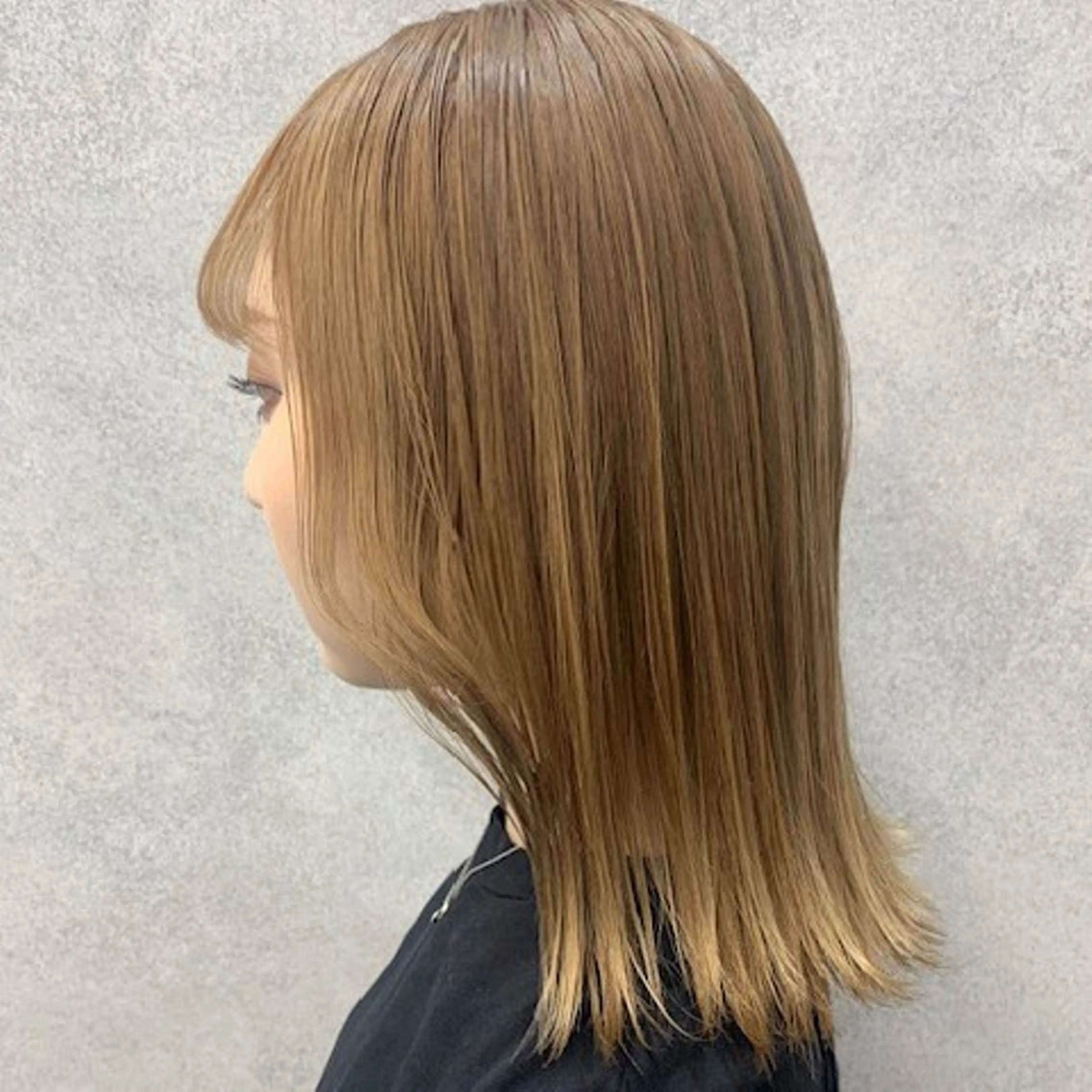 ミディアム ショートボブ ボブ ハイライト 髪質改善 縮毛矯正 ヘアカラー ヘアセット 奈良一番ミルクティー ベージュしています⭐のヘアスタイル