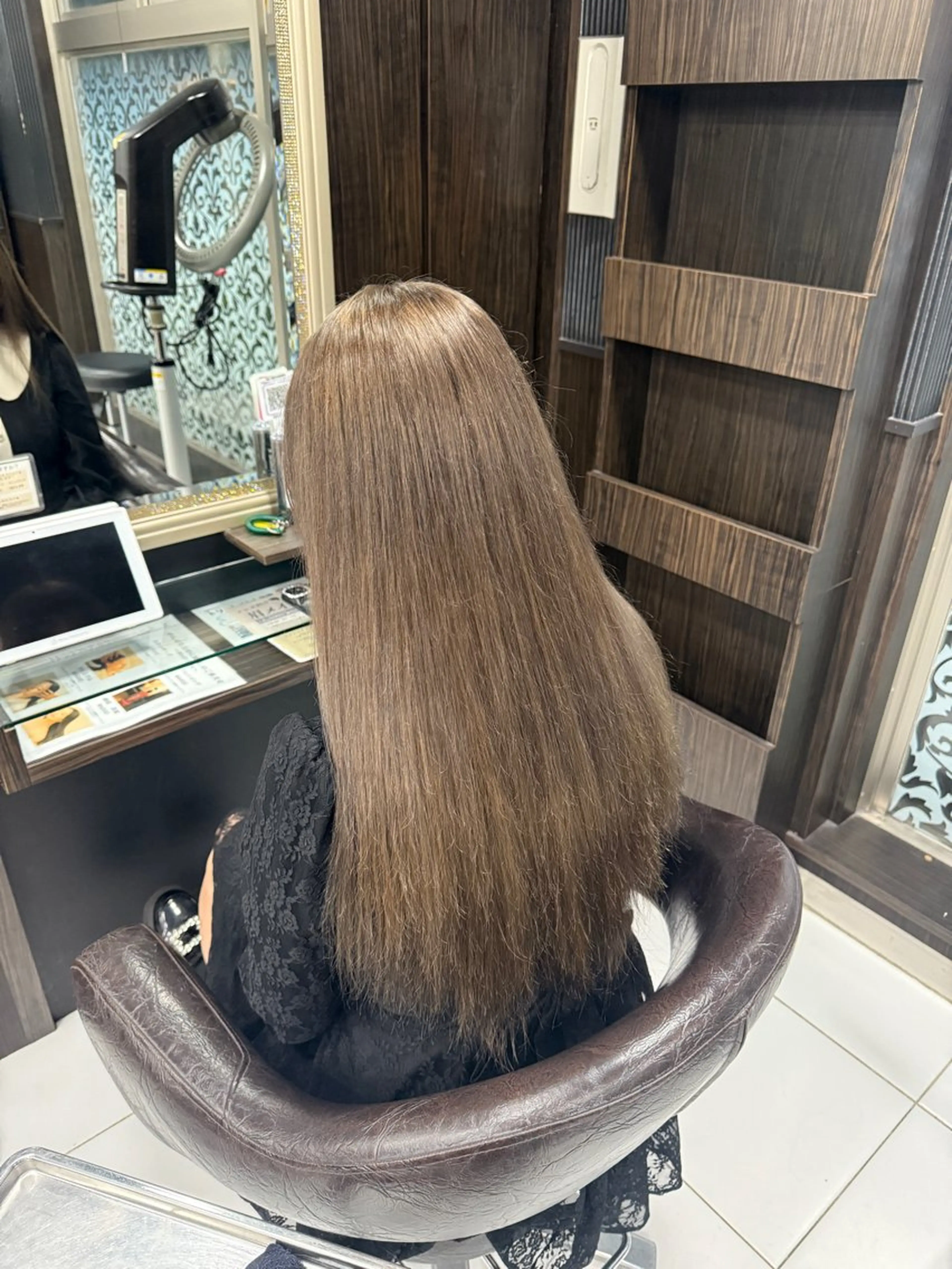 ロング カラー ベージュカラー ミルクティーベージュ ブリーチ・カットモデ ル🎀serenaのヘアスタイル