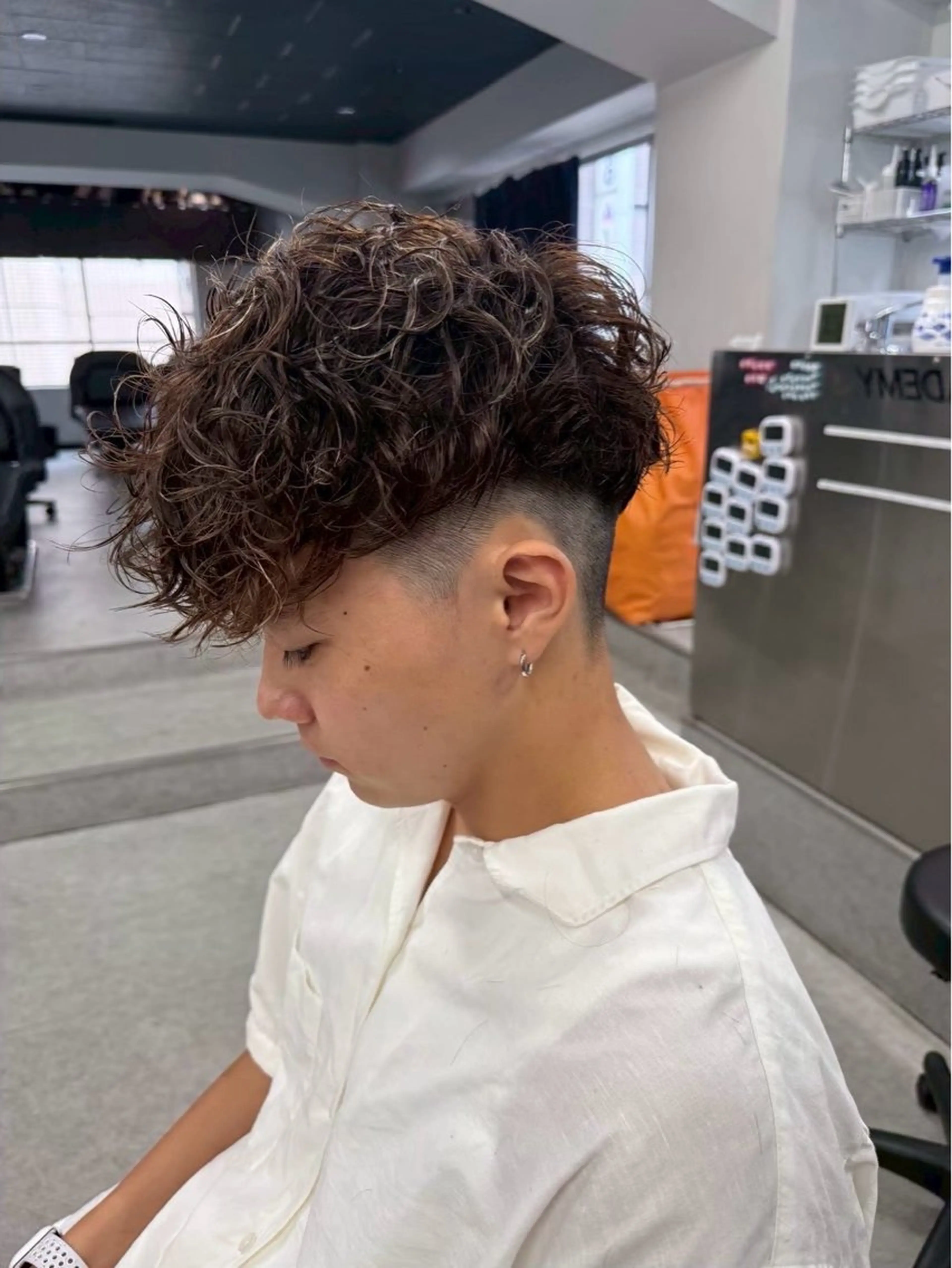 ミディアム カラー パーマ ヘアアレンジ メンズ ミディアムパーマ メンズパーマ メンズツイストパーマ 波巻きパーマ ツイストパーマ 💥メンズ特化美容師 "小林 海斗"💥のヘアスタイル