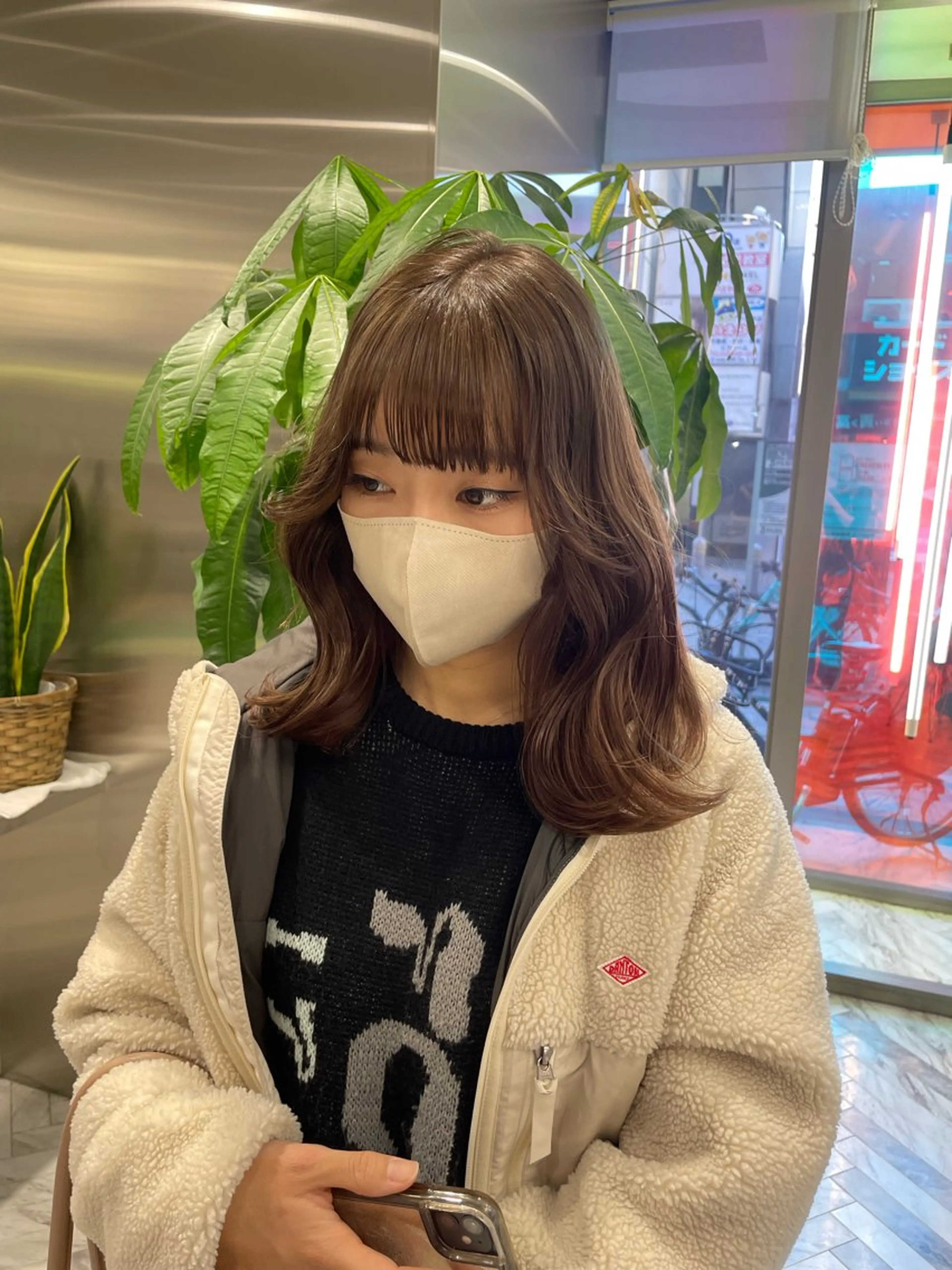 ミディアム カラー クルミ/ 💕ワンホンネイルのネイルデザイン