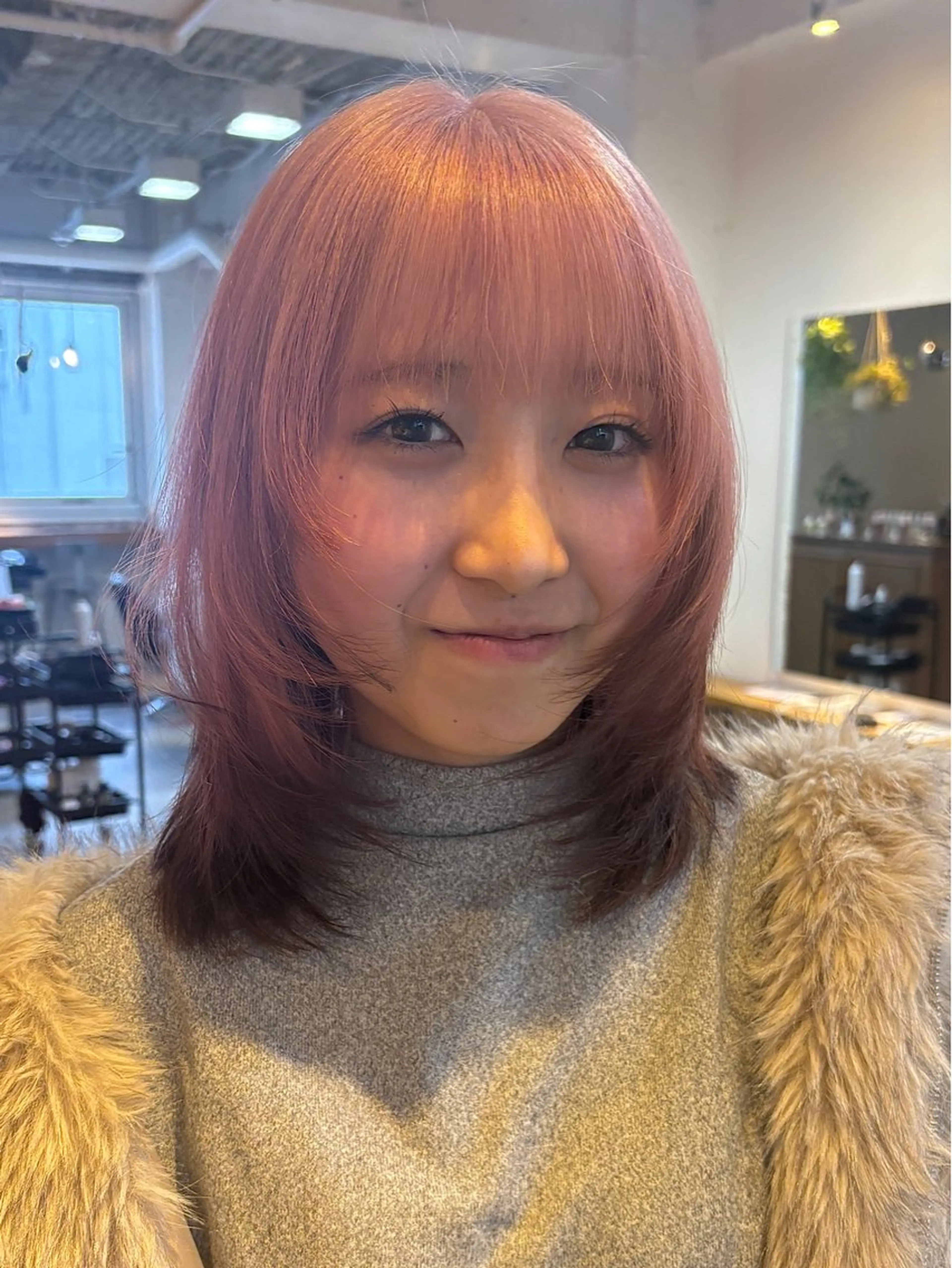 ミディアム カラー ヘアカラー トリートメント RIN／韓国ヘア レイヤーカットのヘアスタイル