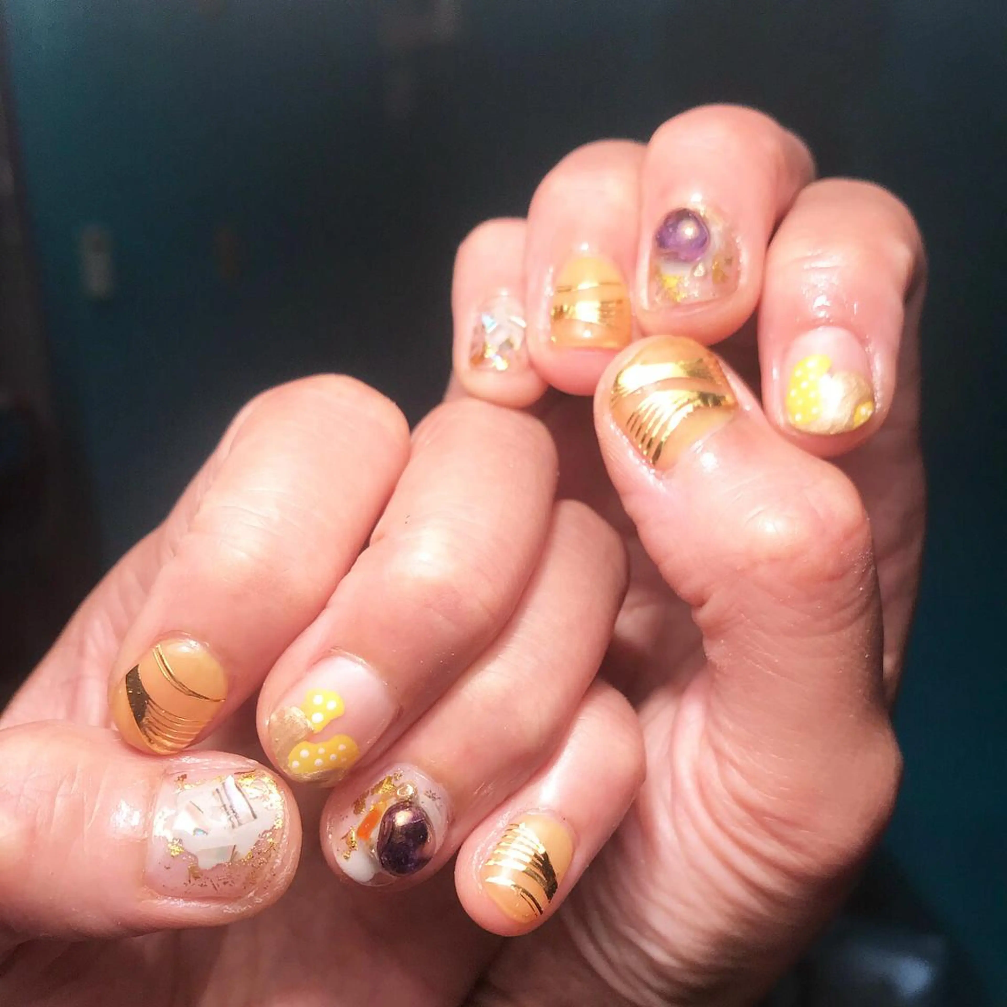 ネイル ハンドネイル キラキラ オメメのネイルデザイン