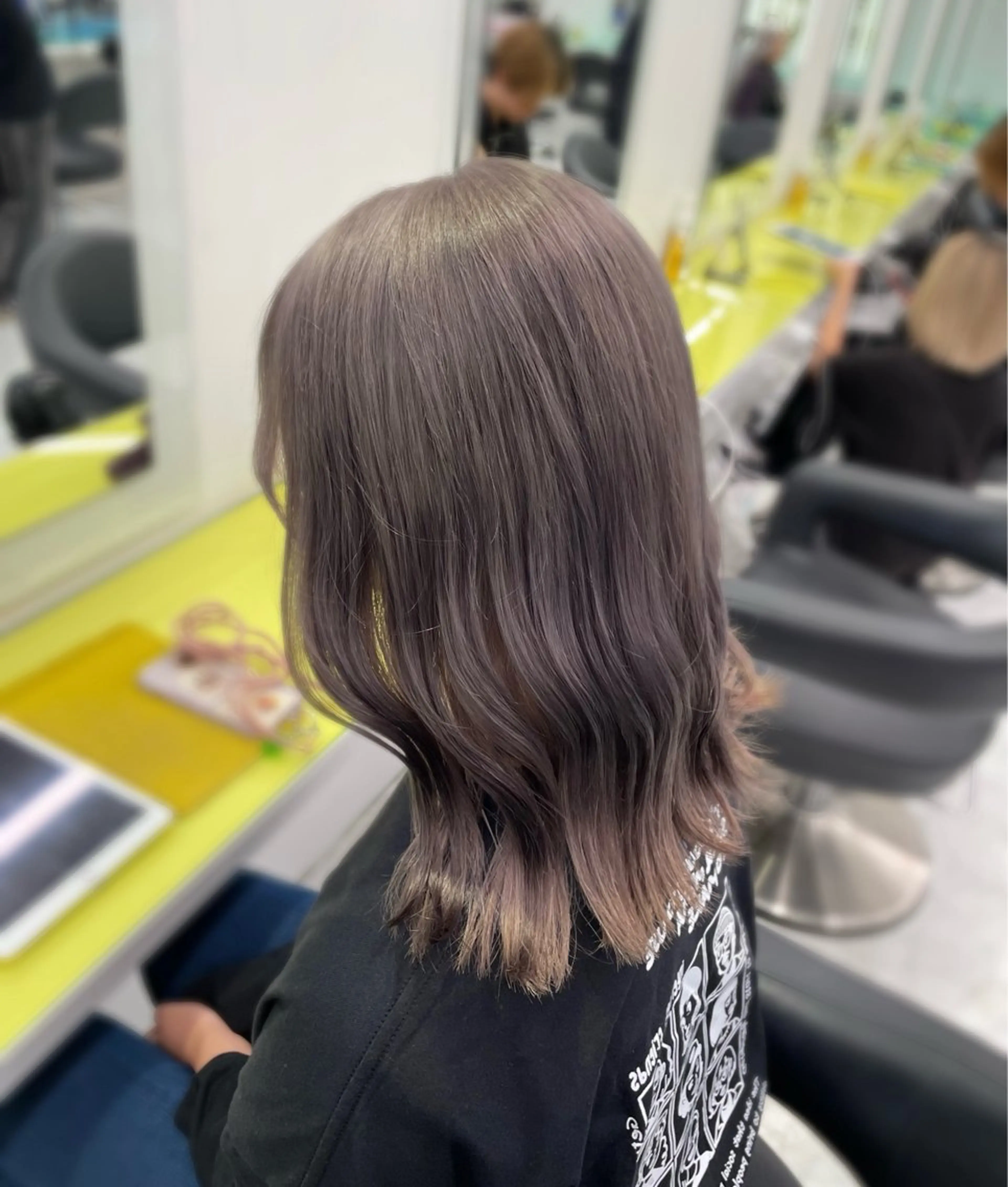ロング カラー シルバー 韓国暗髪🩶レイヤー 🩶hayatoのヘアスタイル